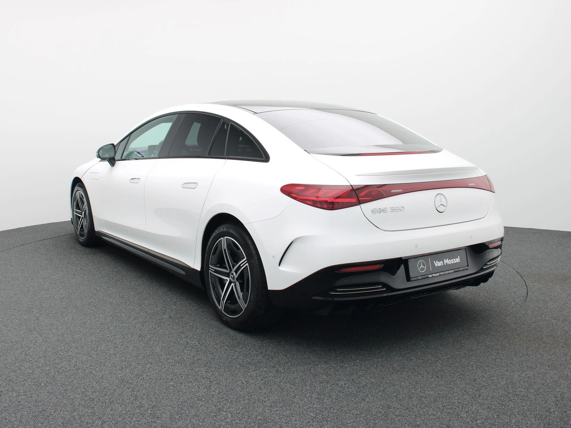 Mercedes-Benz-EQE-image-1