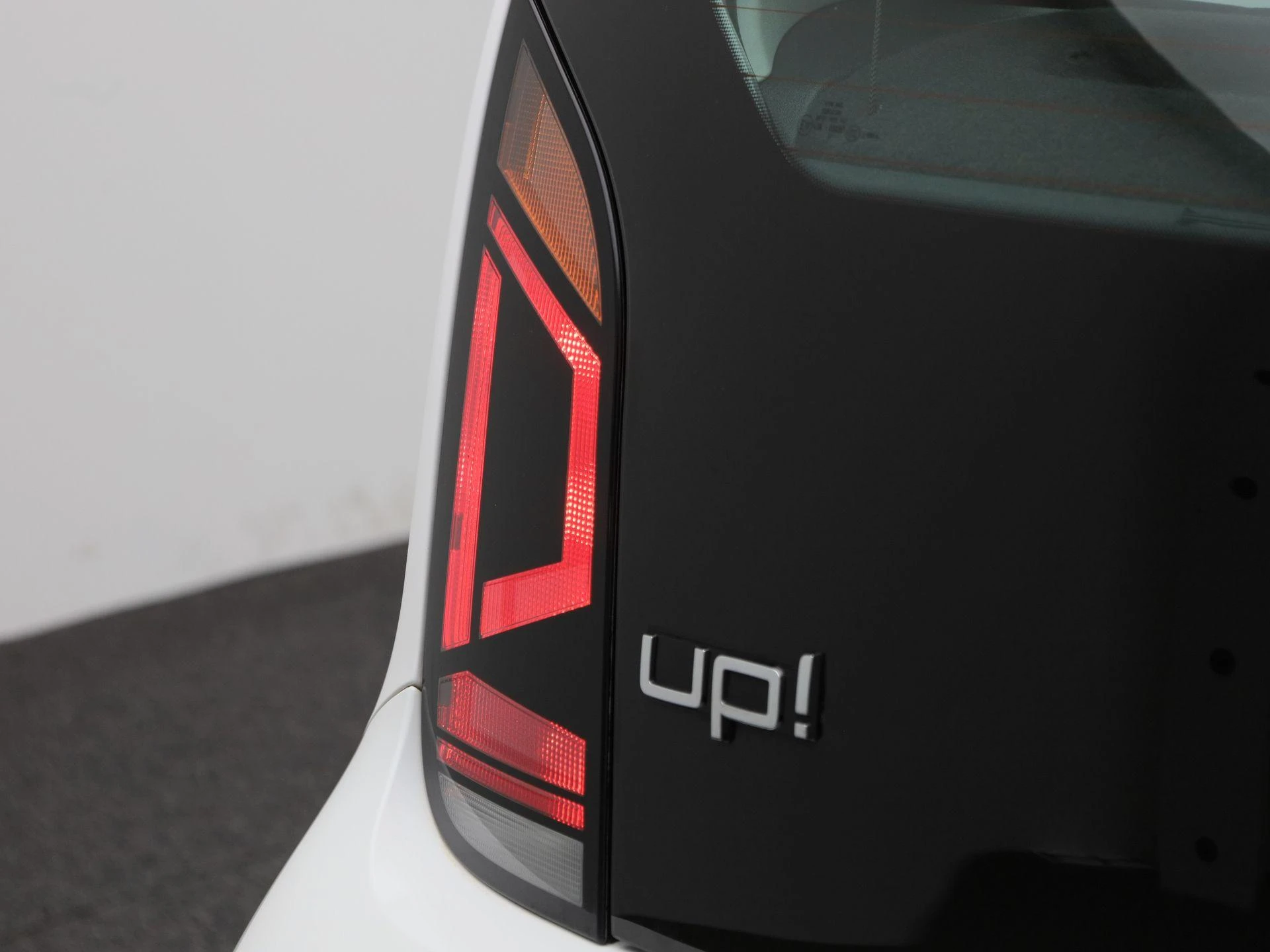 Volkswagen-up!-image-27