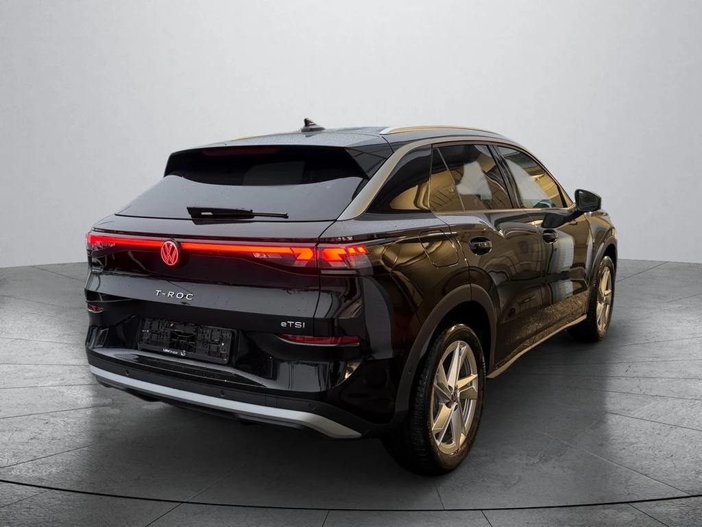 Volkswagen-T-Roc-image-4