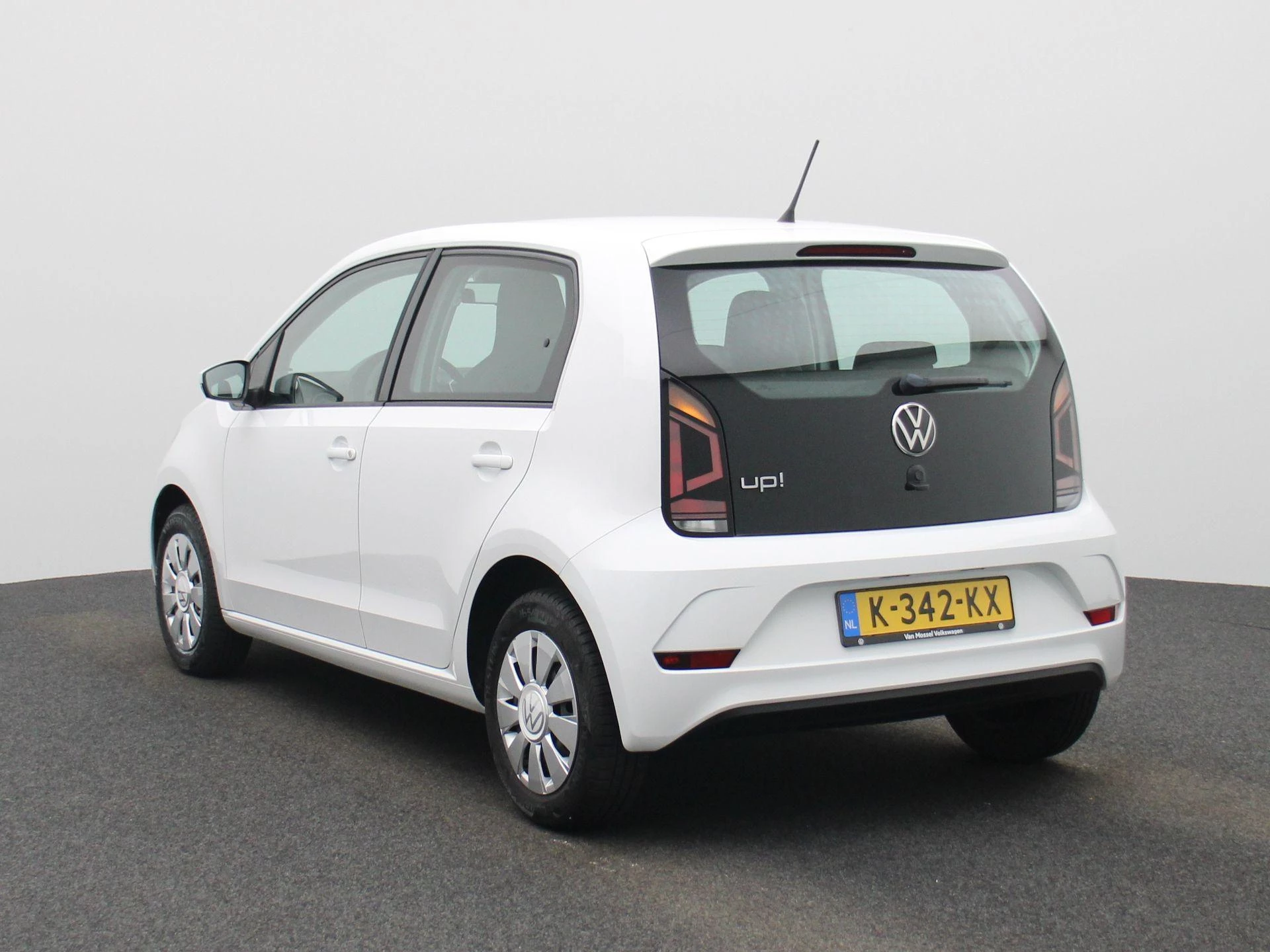 Volkswagen-up!-image-1