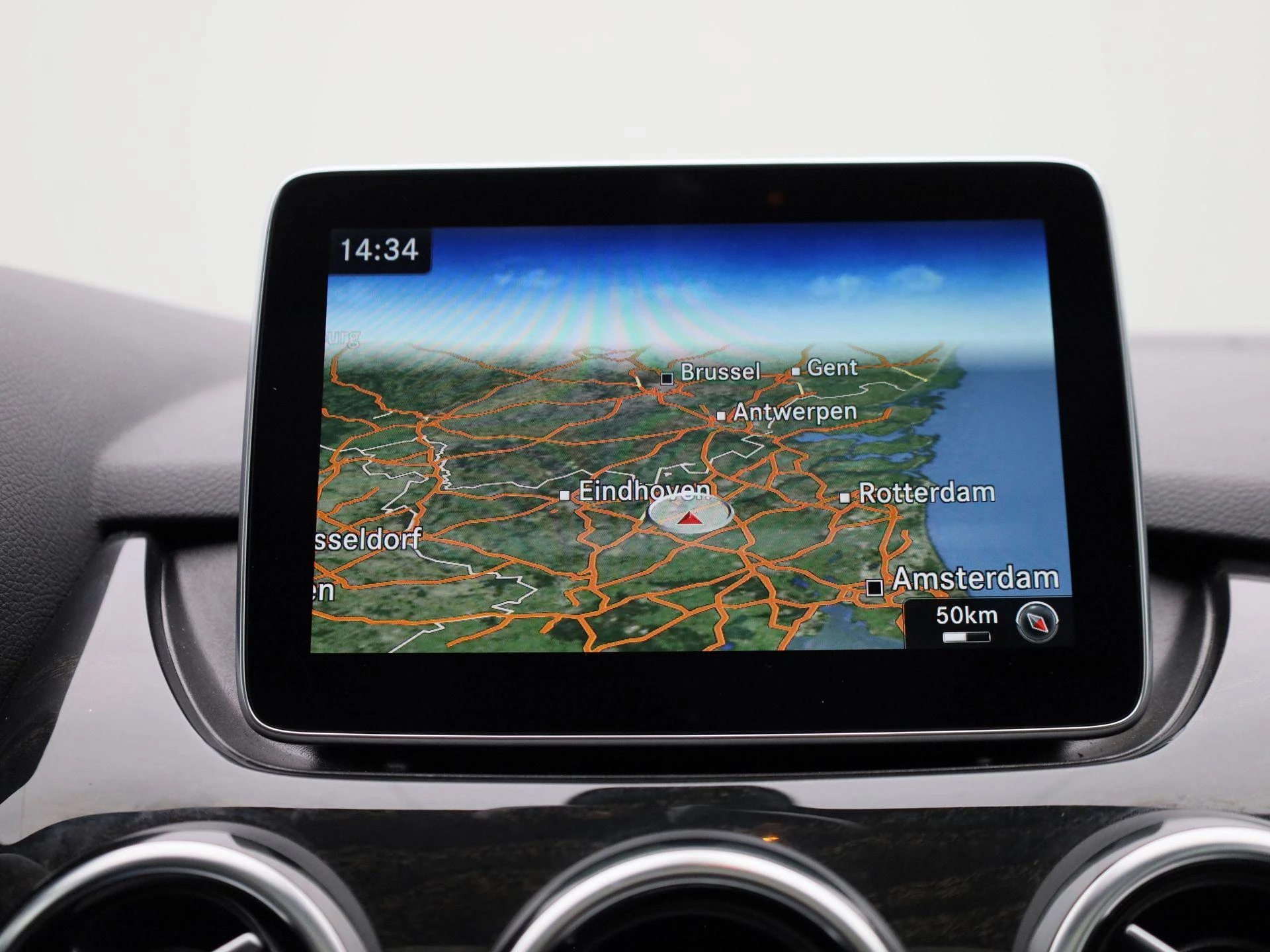 Mercedes-Benz-B-Klasse-image-15