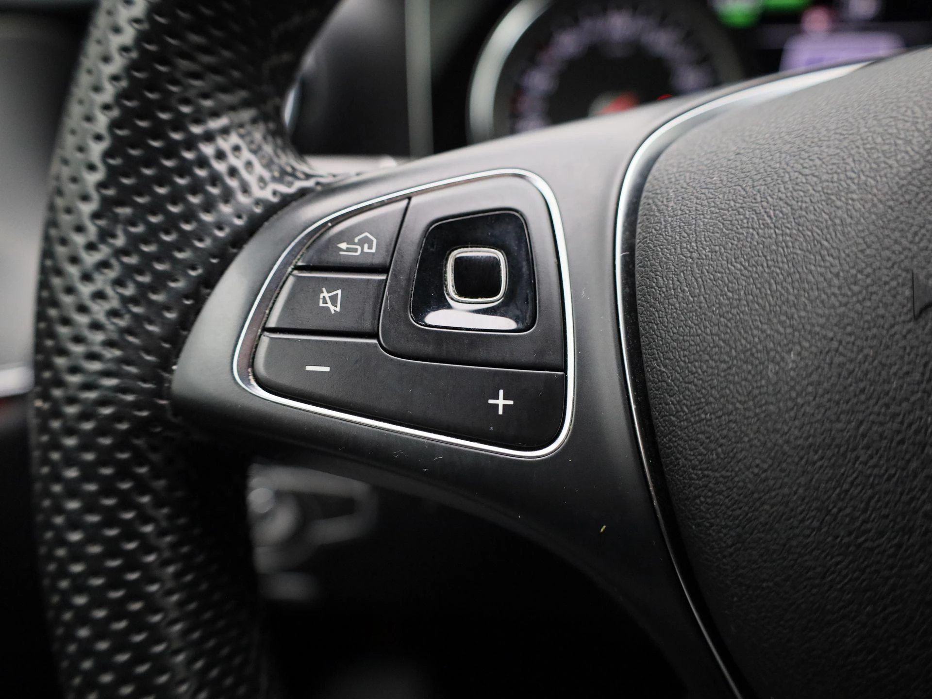 Mercedes-Benz-E-Klasse-image-16