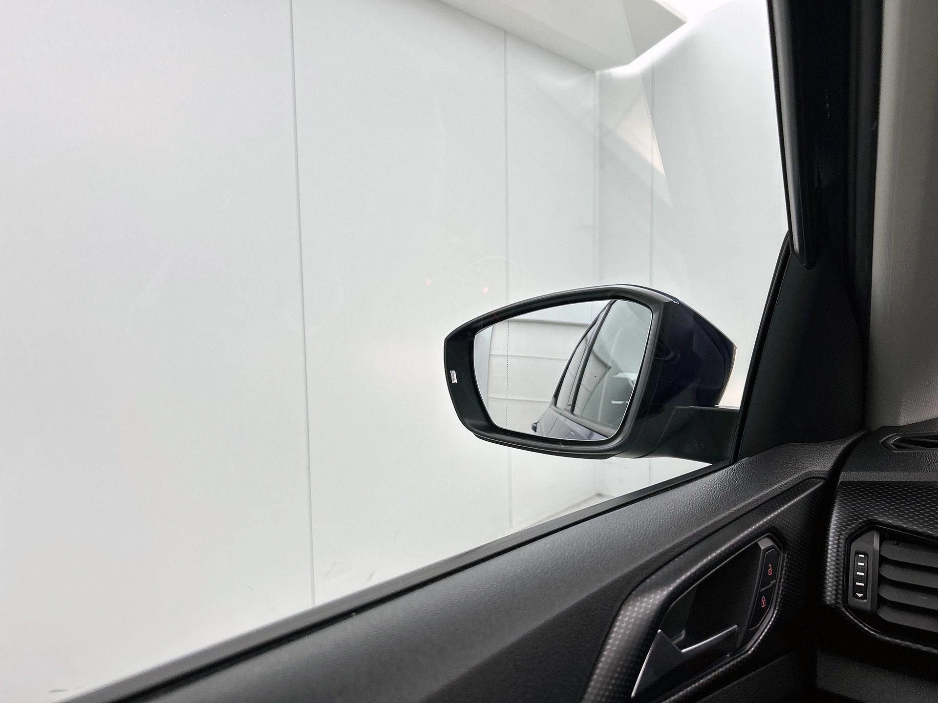 Volkswagen-T-Cross-image-17