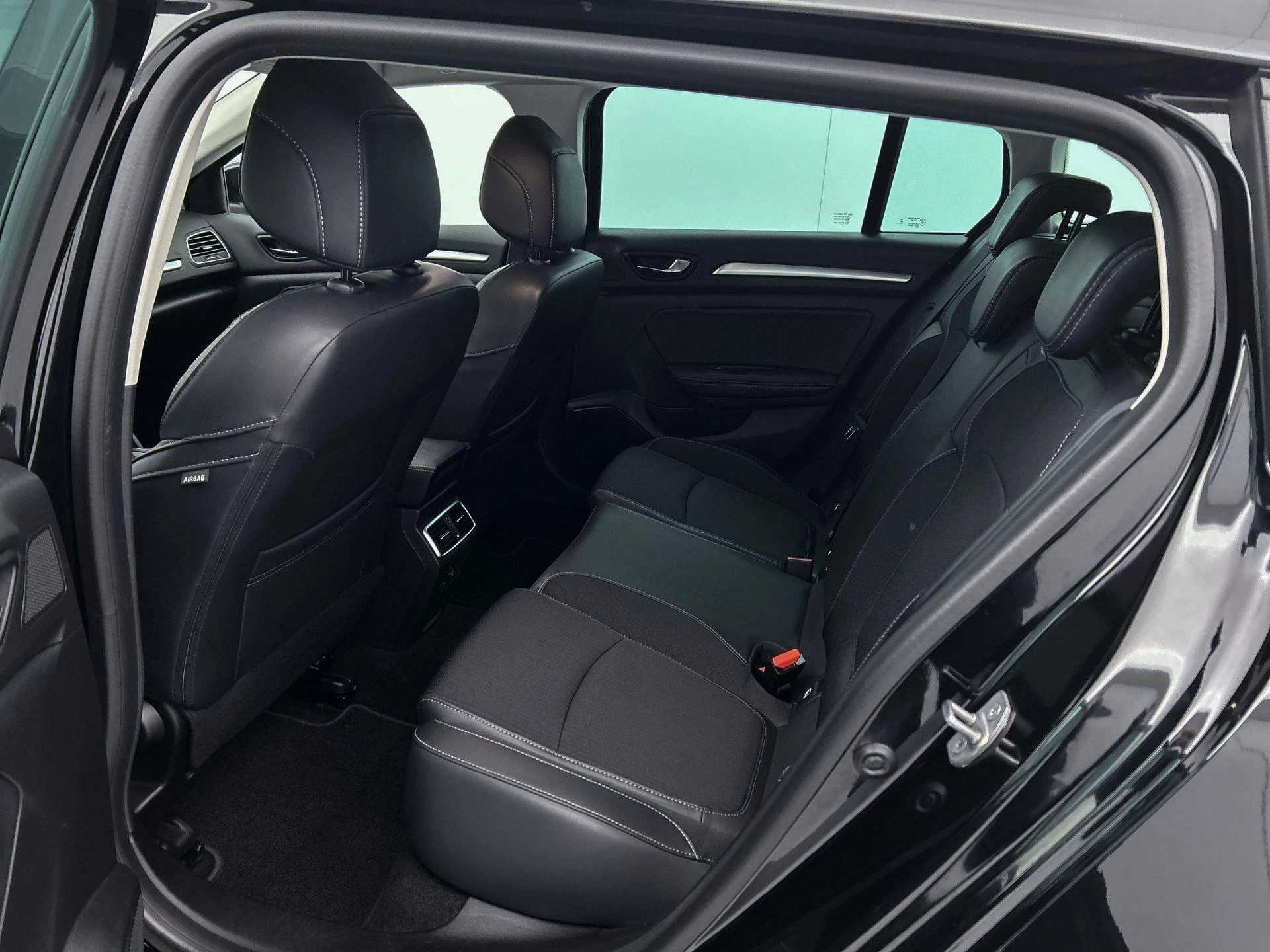 Renault-Mégane Estate-image-10