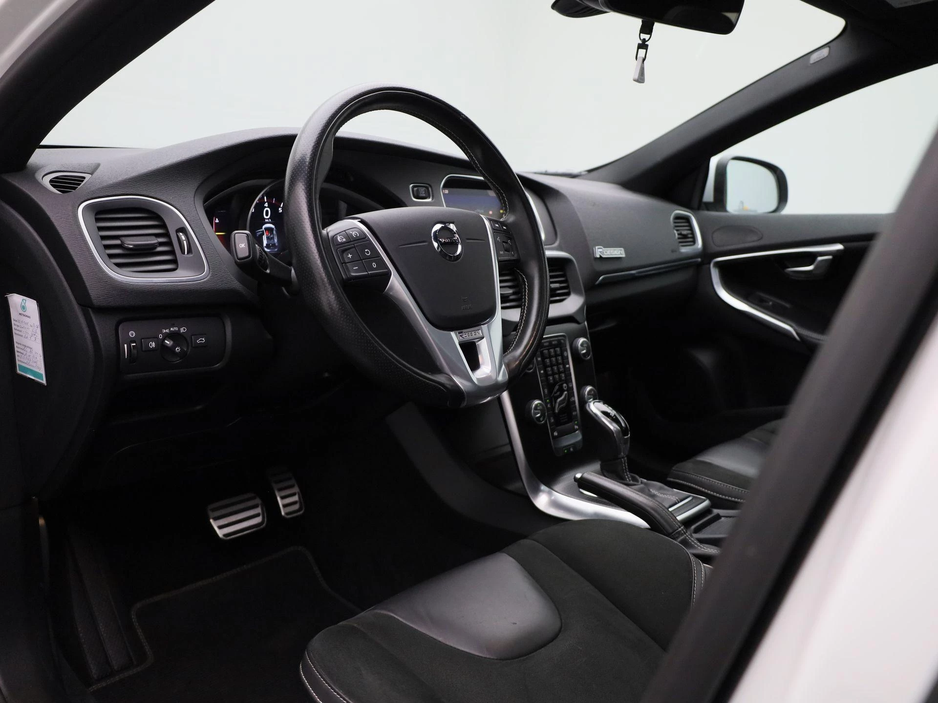 Volvo-V40-image-30