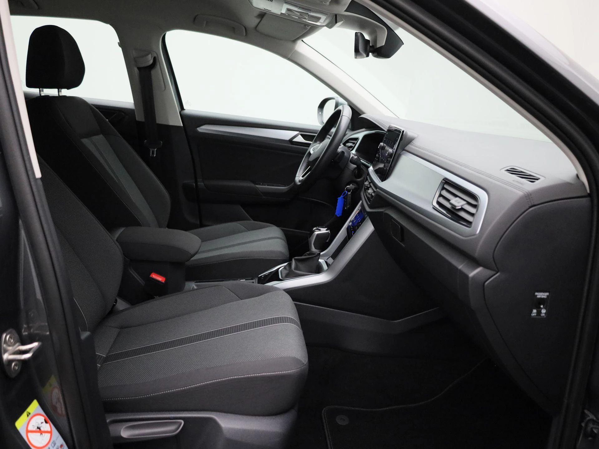 Volkswagen-T-Roc-image-34