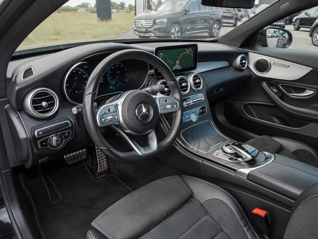 Mercedes-Benz-C-Klasse 300-image-8