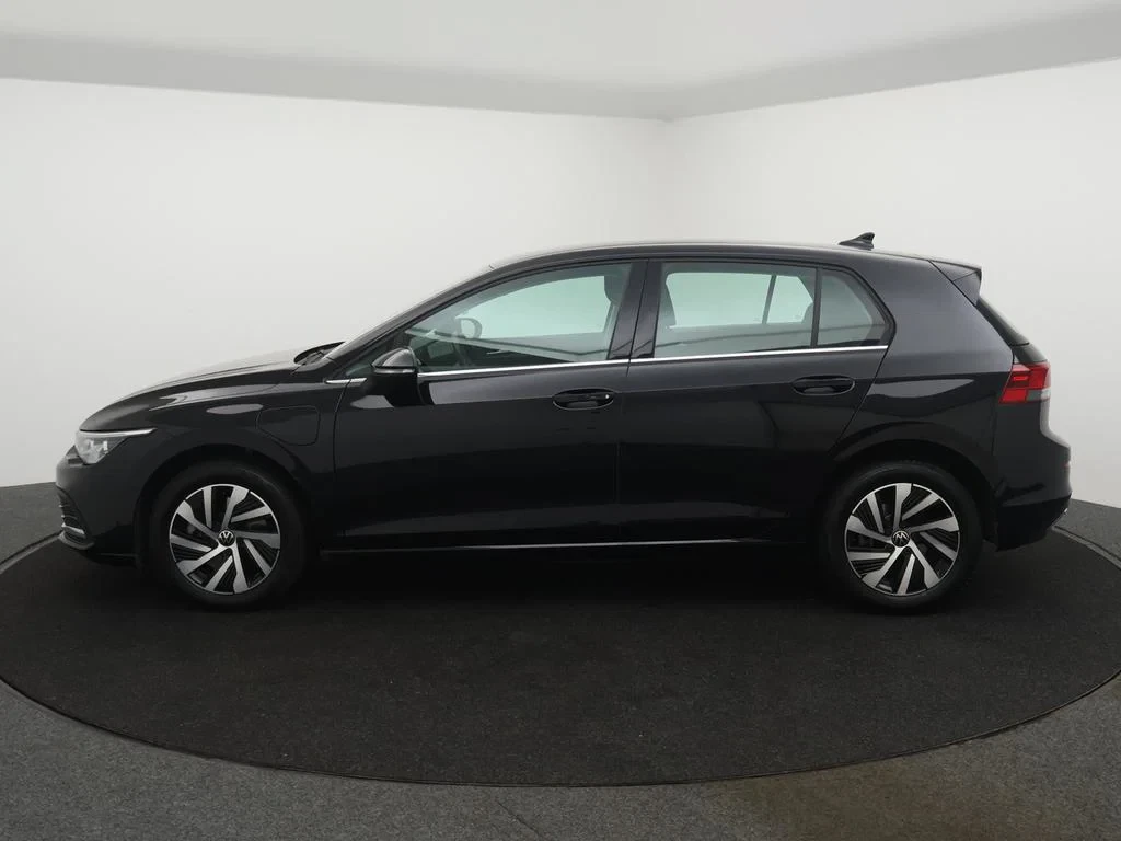 Volkswagen-Golf-image-25