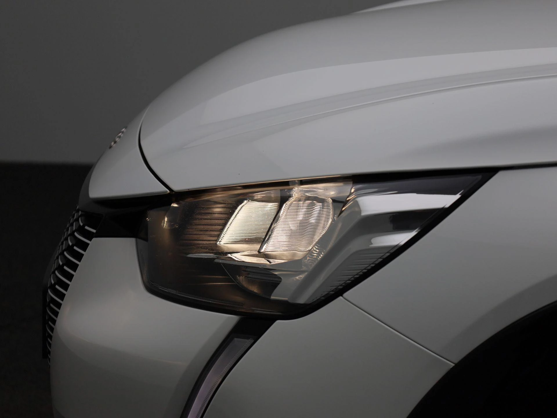 Peugeot-e-208-image-13