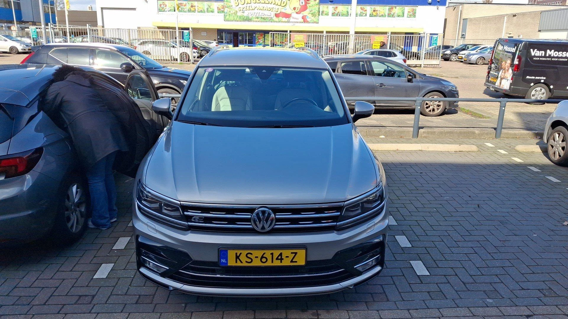 Volkswagen-Tiguan-image-1