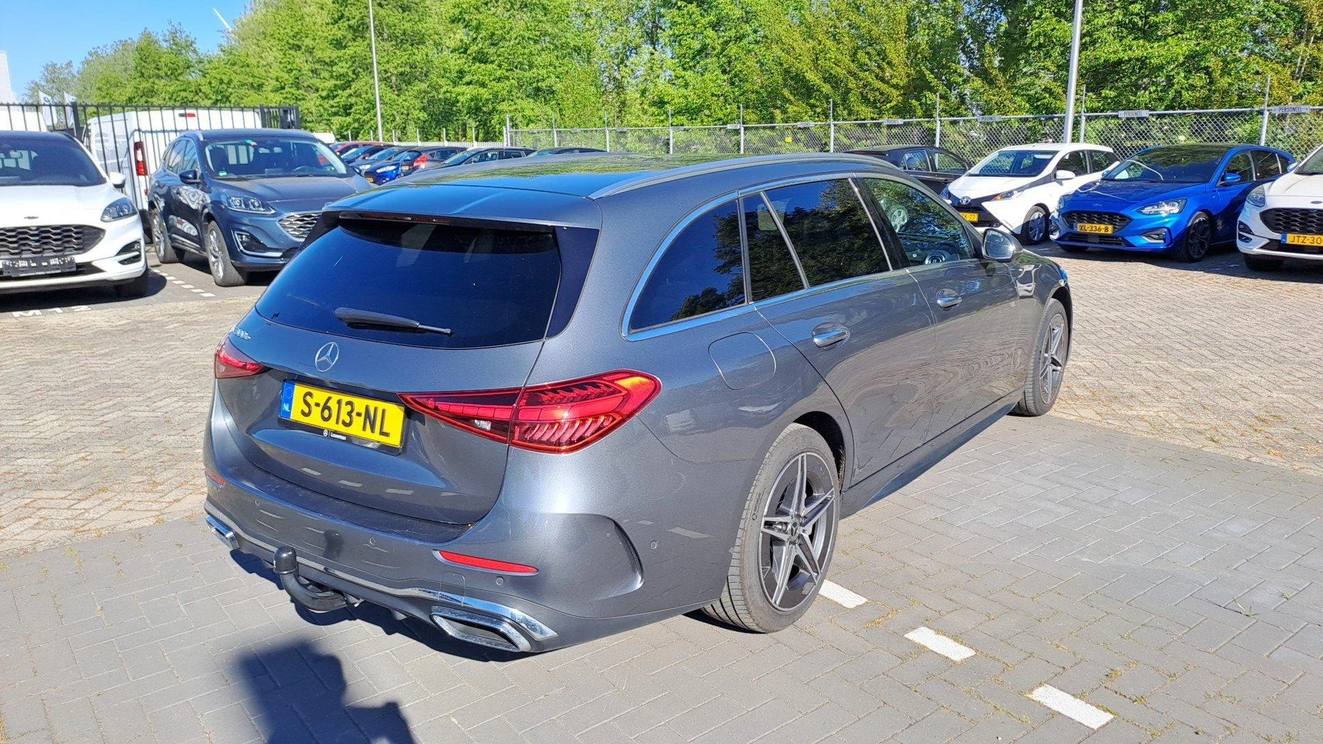 Mercedes-Benz-C-Klasse-image-4