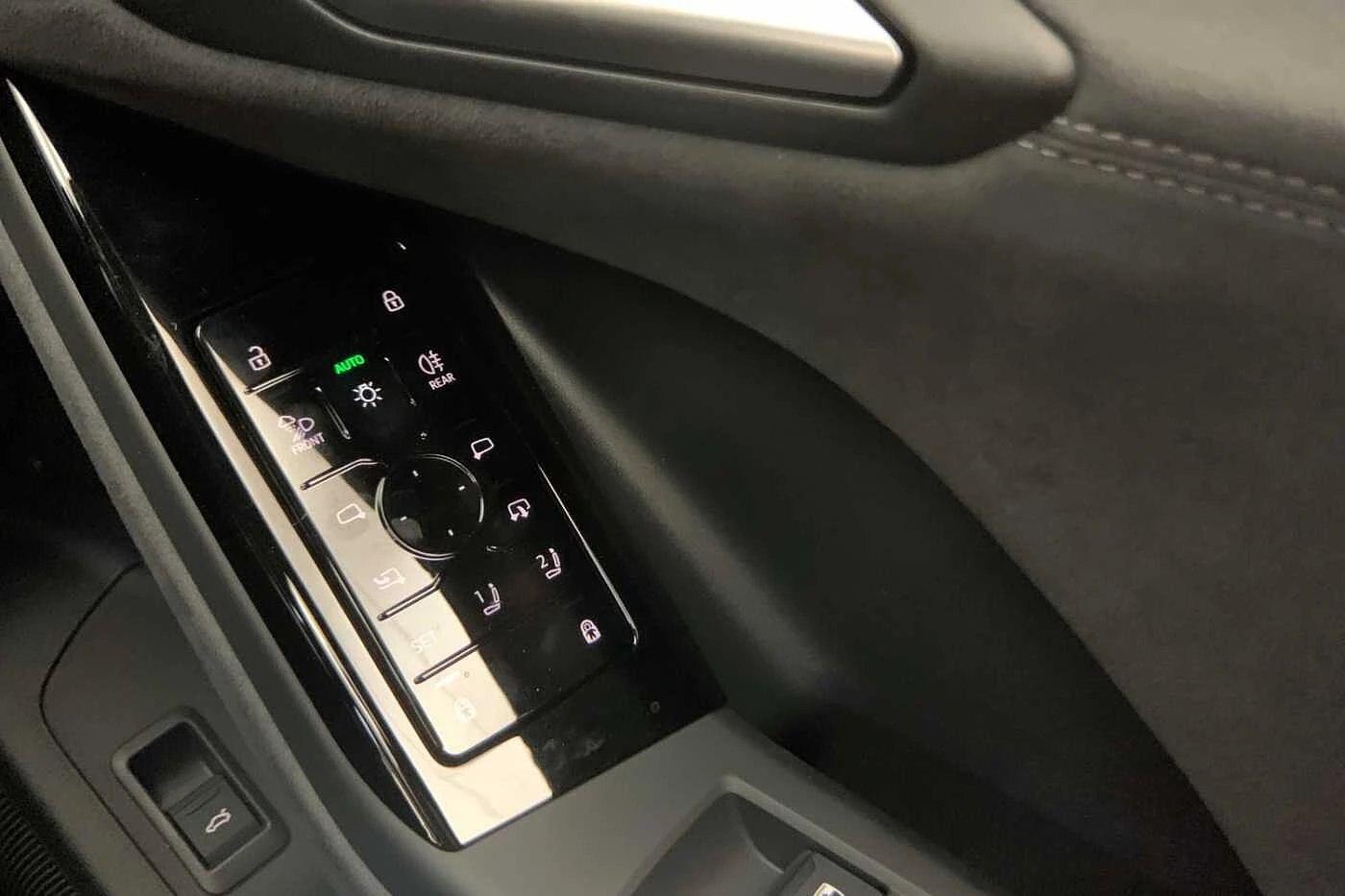 Audi-Q6 e-tron-image-25