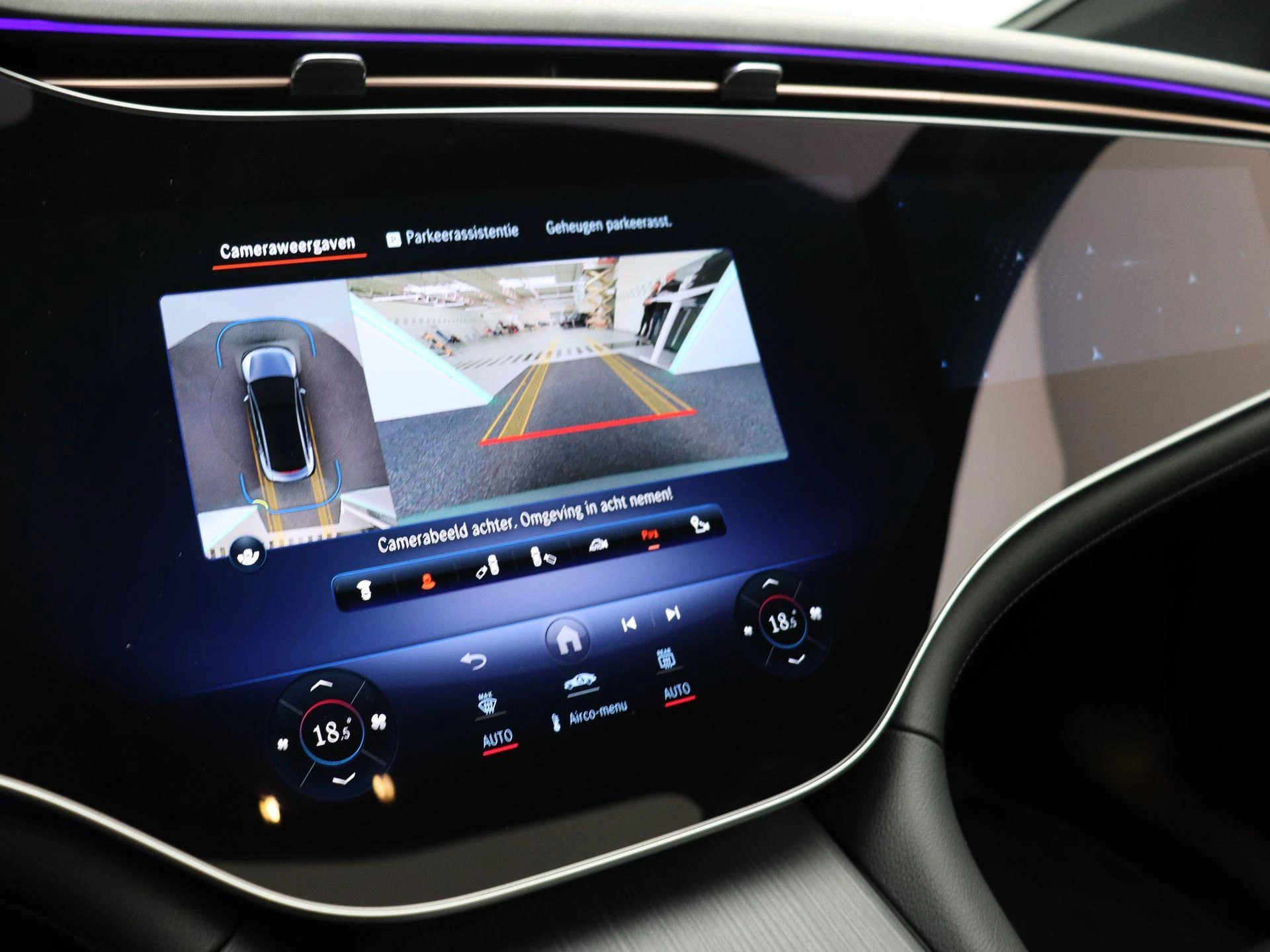 Mercedes-Benz-EQE-image-12