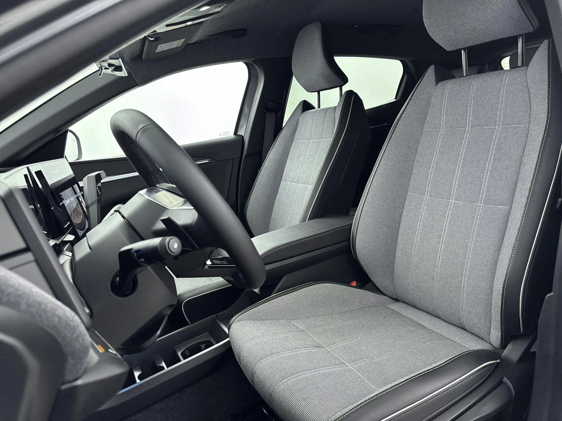 Renault-Megane E-Tech-image-27