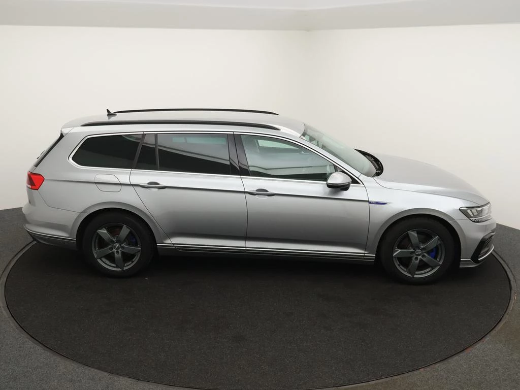 Volkswagen-Passat-image-7