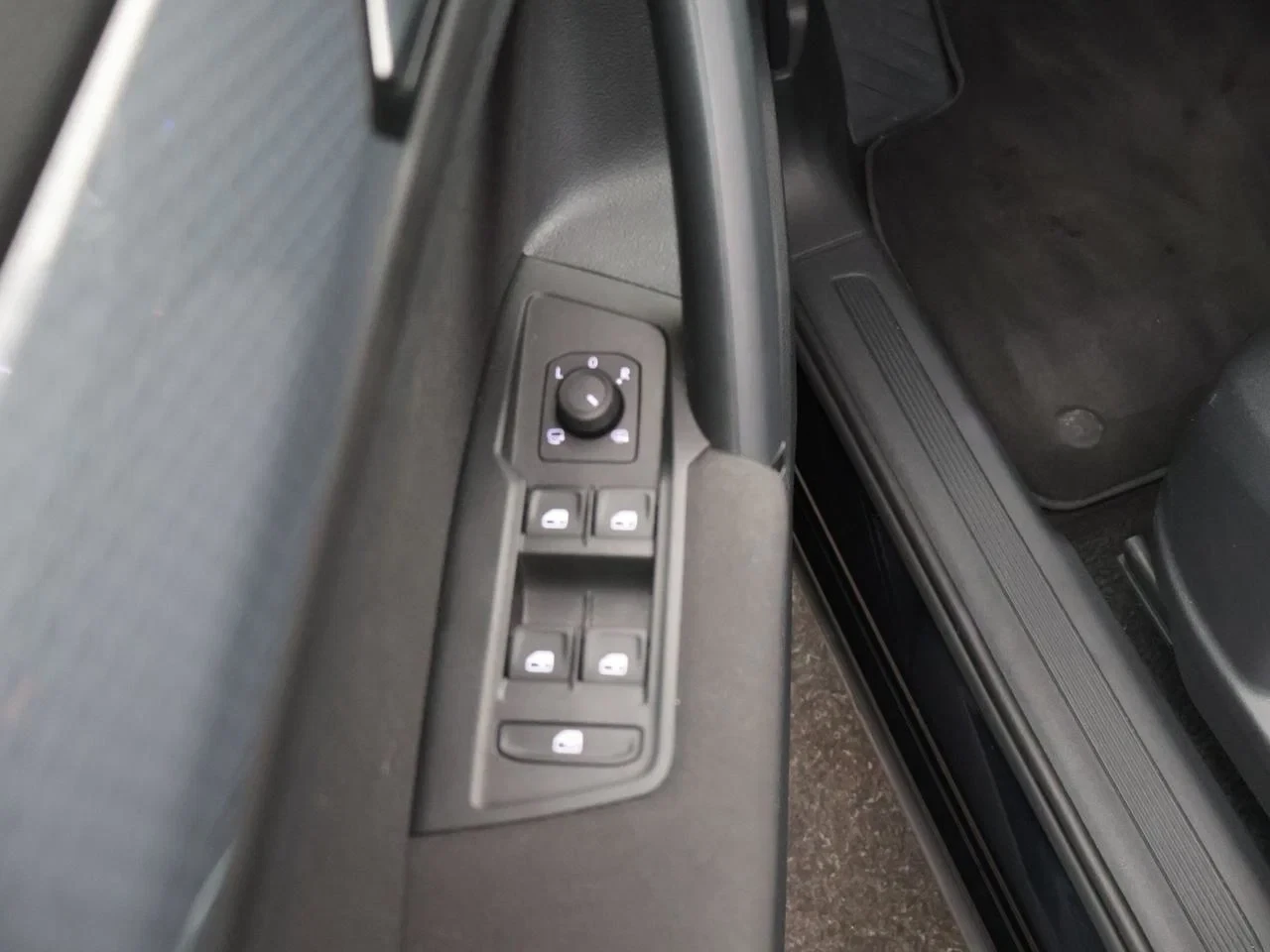 Volkswagen-Tiguan-image-20