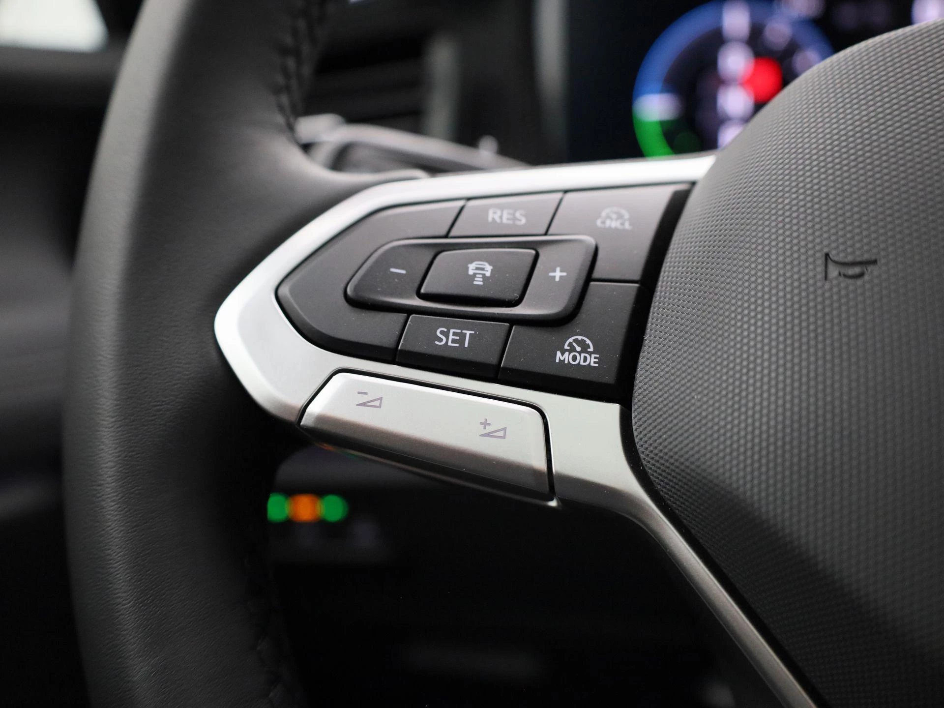 Volkswagen-Tiguan-image-21