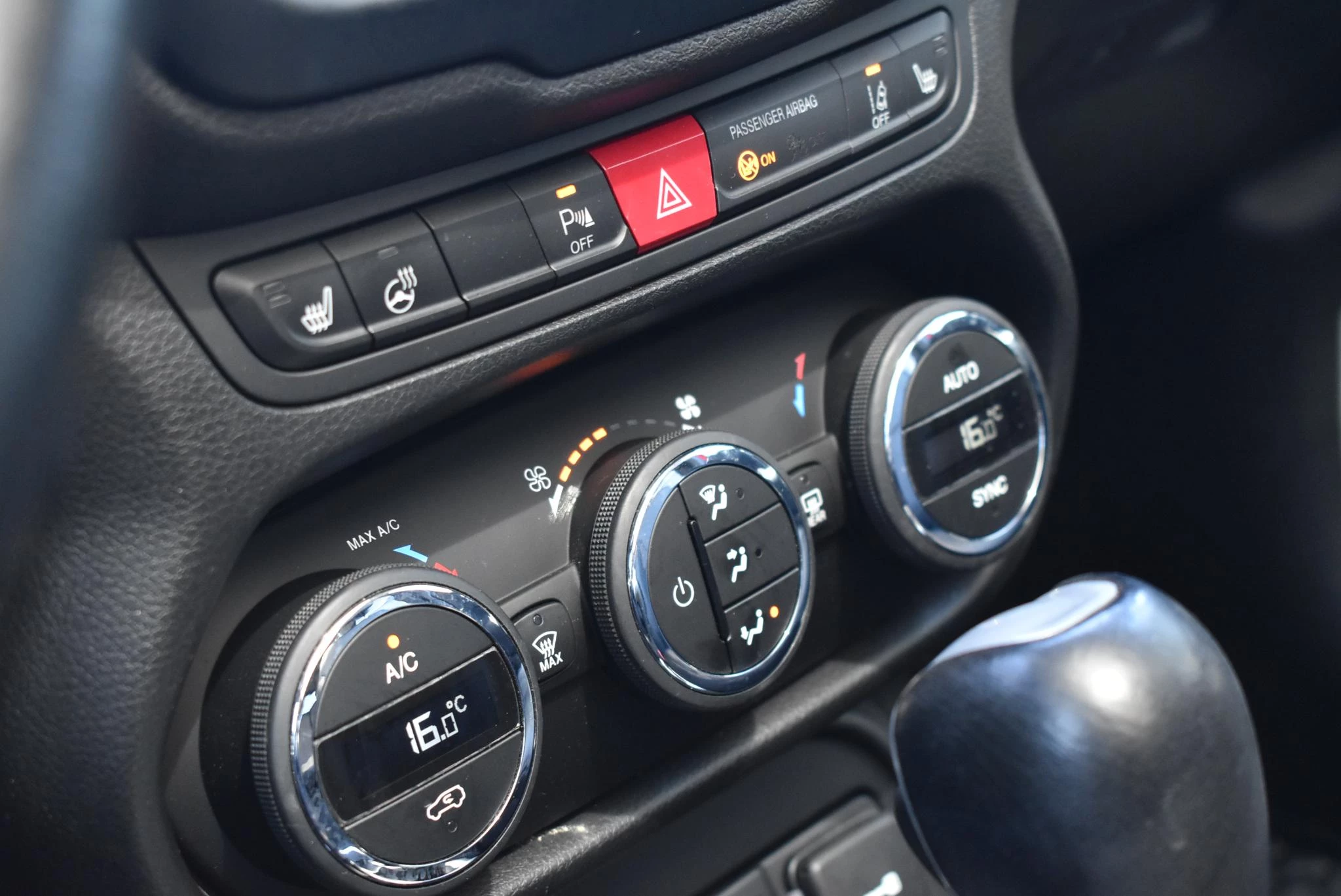 Jeep-Renegade-image-33
