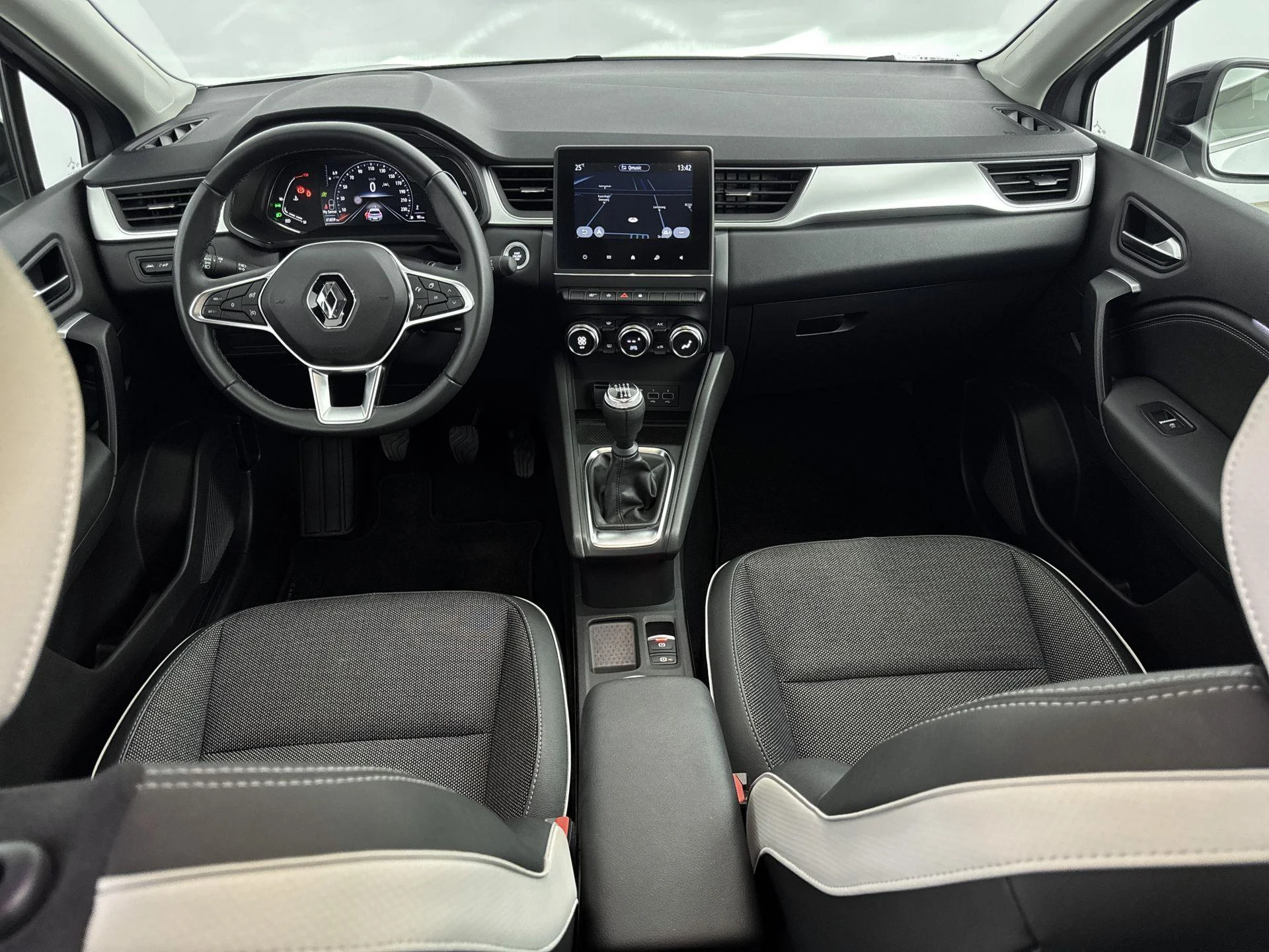 Renault-Captur-image-16