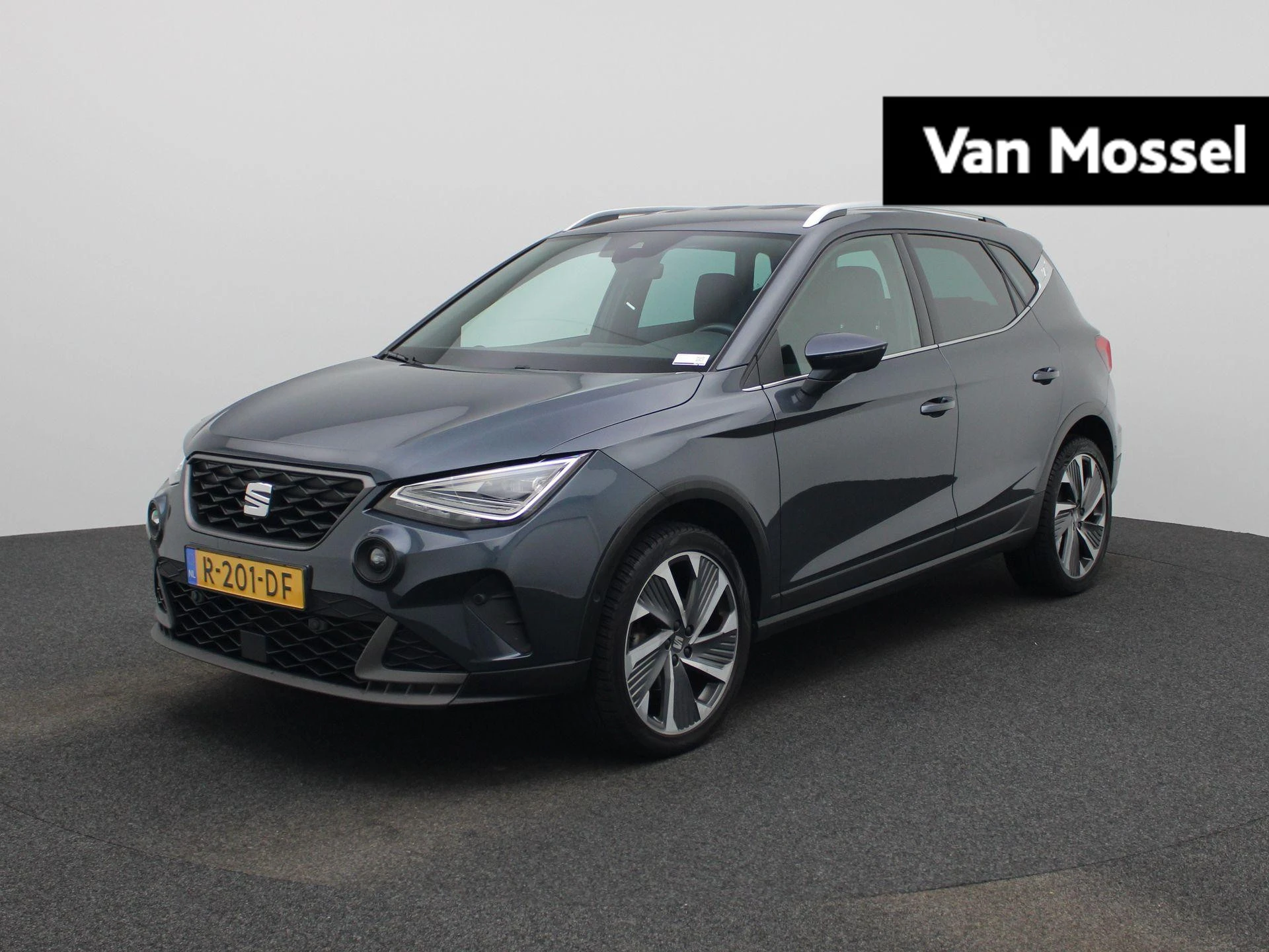 SEAT-Arona-image-0