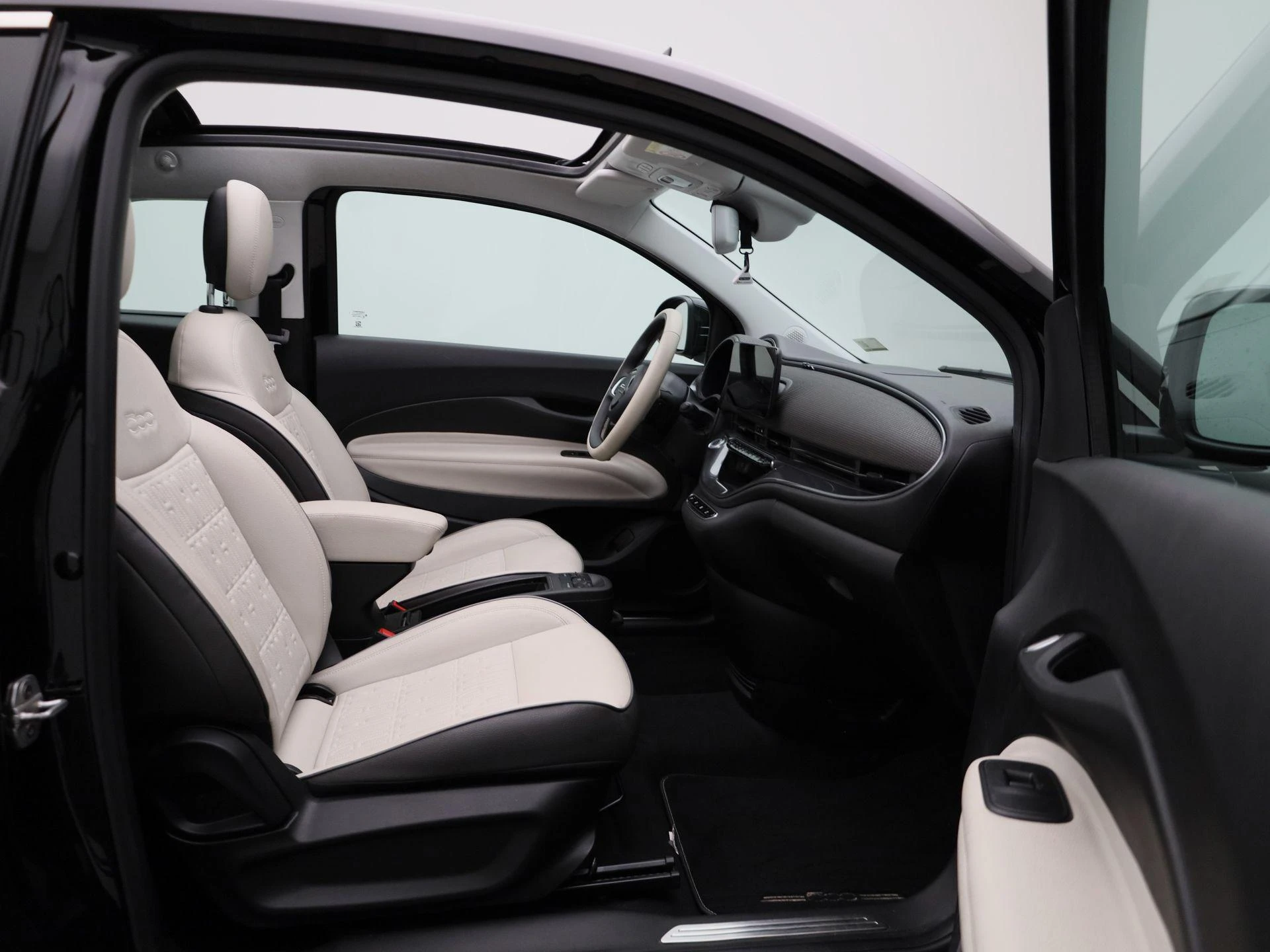 Fiat-500e-image-36