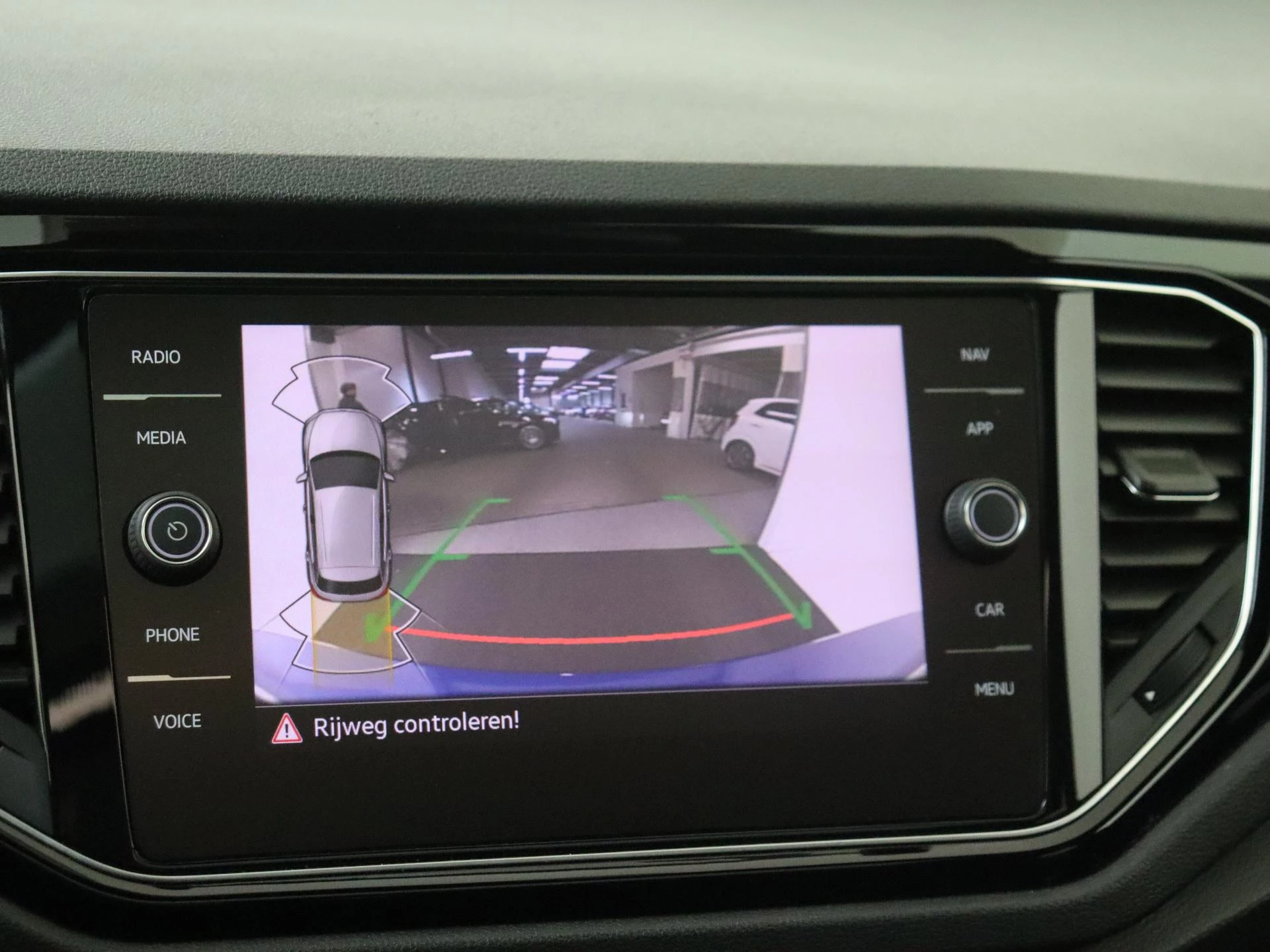 Volkswagen-T-Roc-image-17