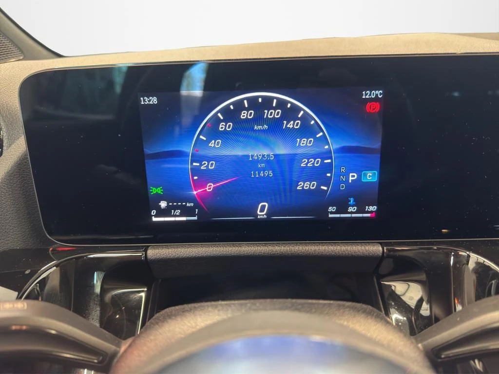 Mercedes-Benz-GLA 200 d-image-16