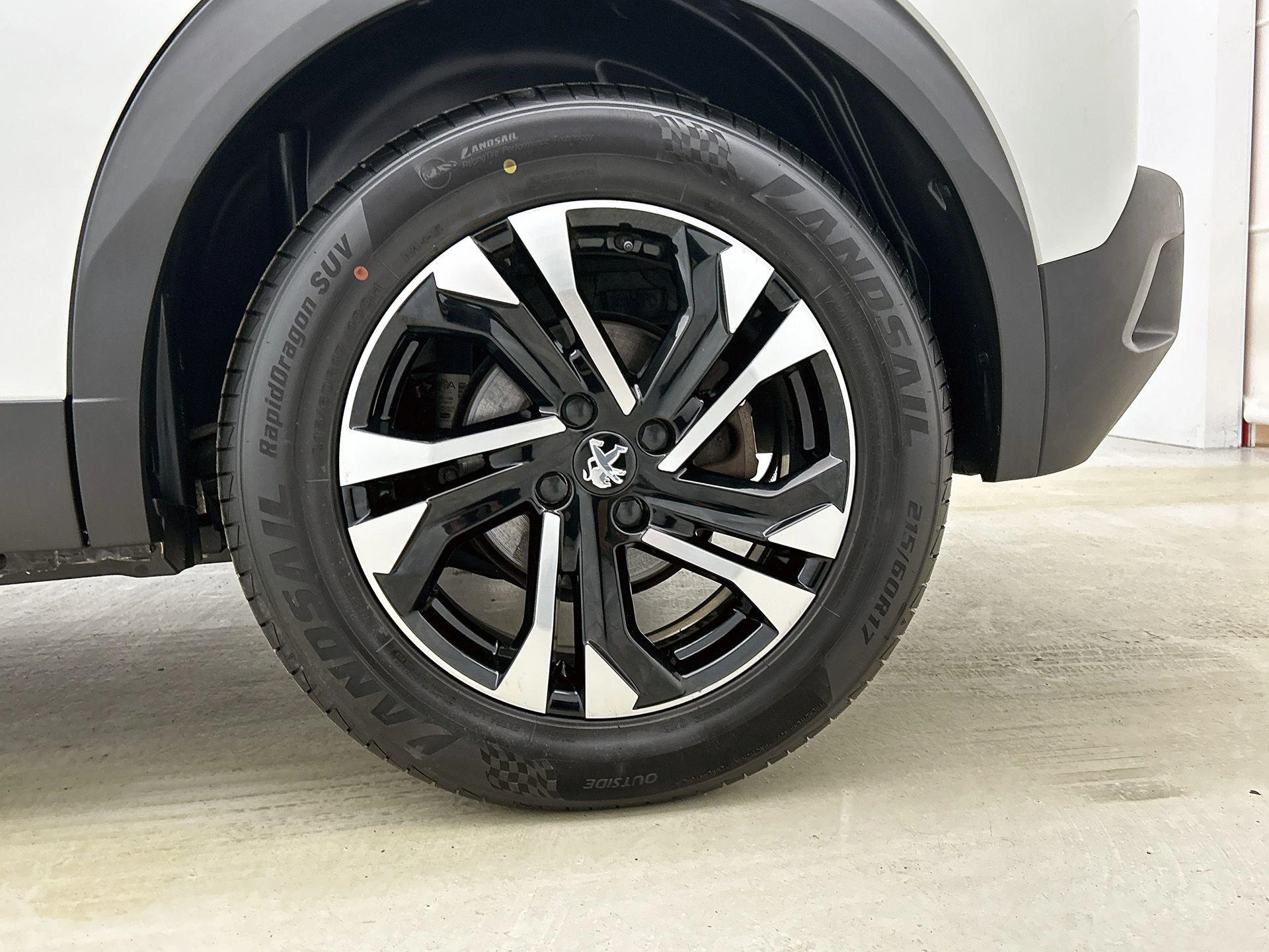 Peugeot-e-2008-image-32