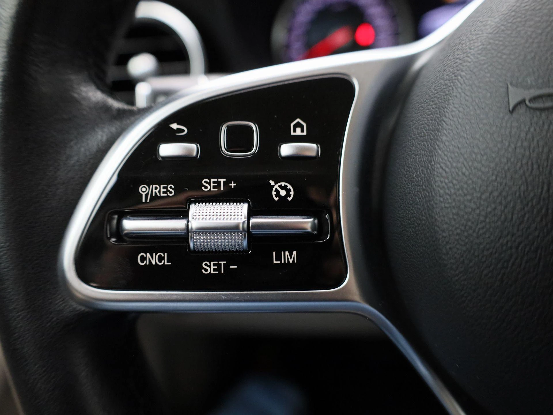 Mercedes-Benz-GLC-image-18