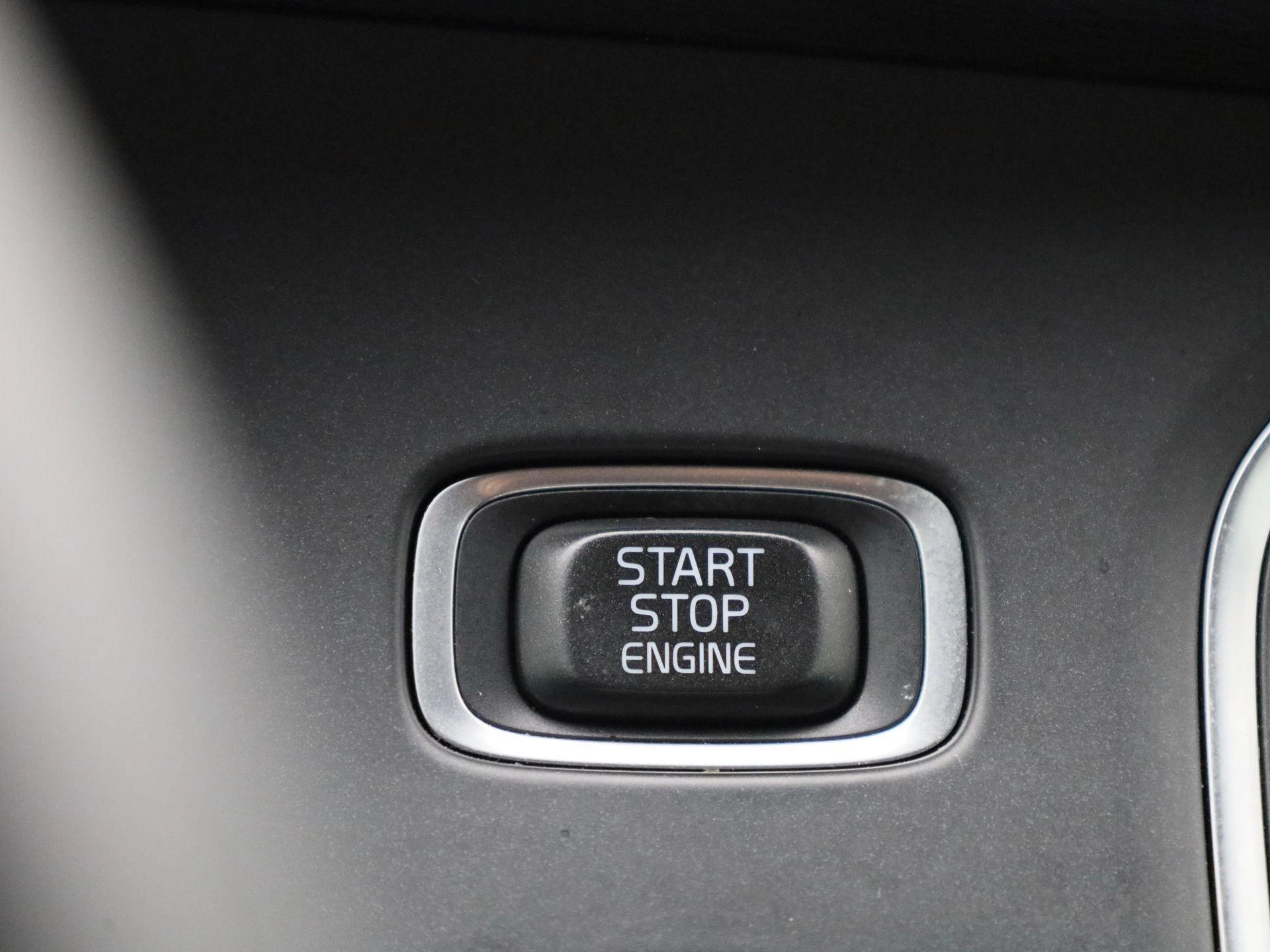 Volvo-V40-image-25