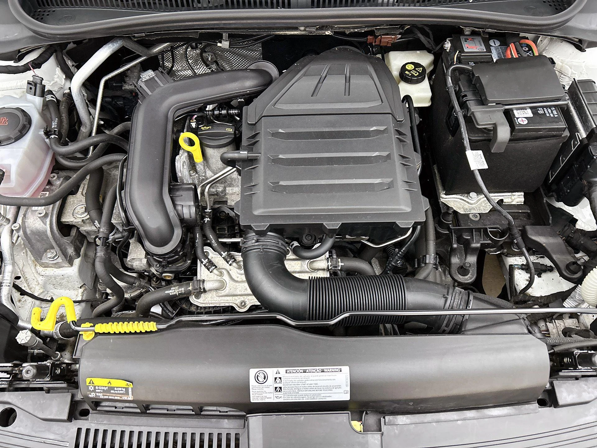 Volkswagen-Polo-image-27