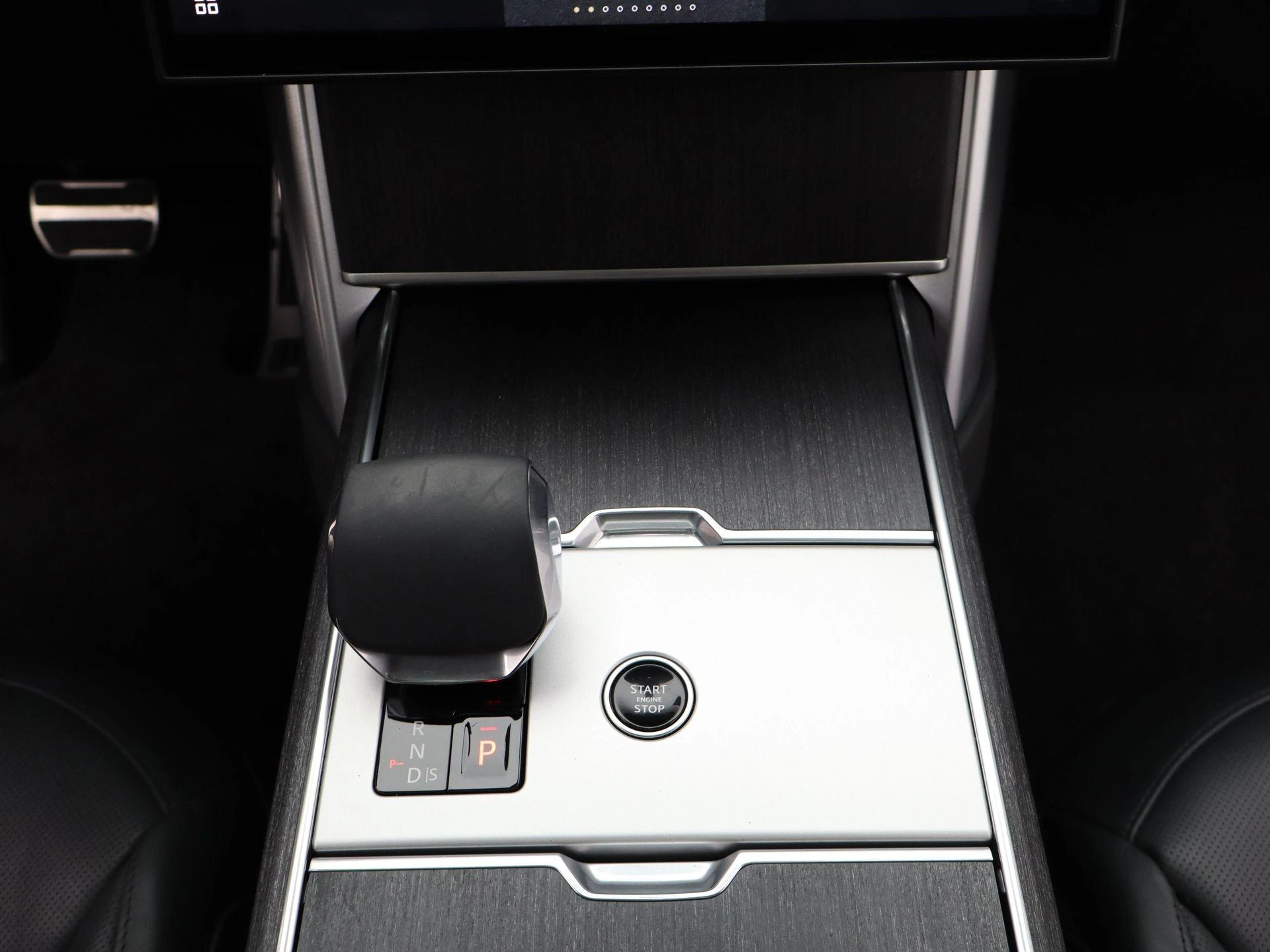 Land Rover-Range Rover-image-12