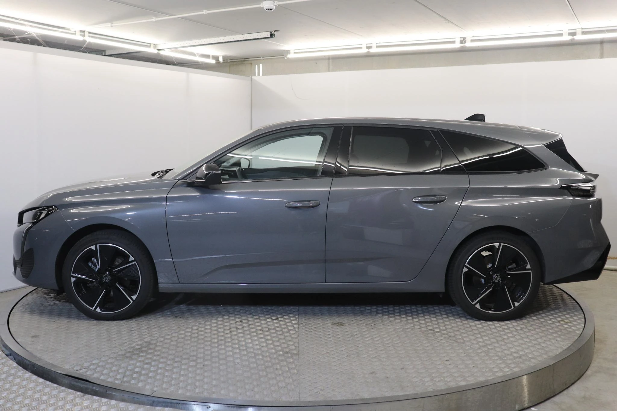 Peugeot-e-308-image-2