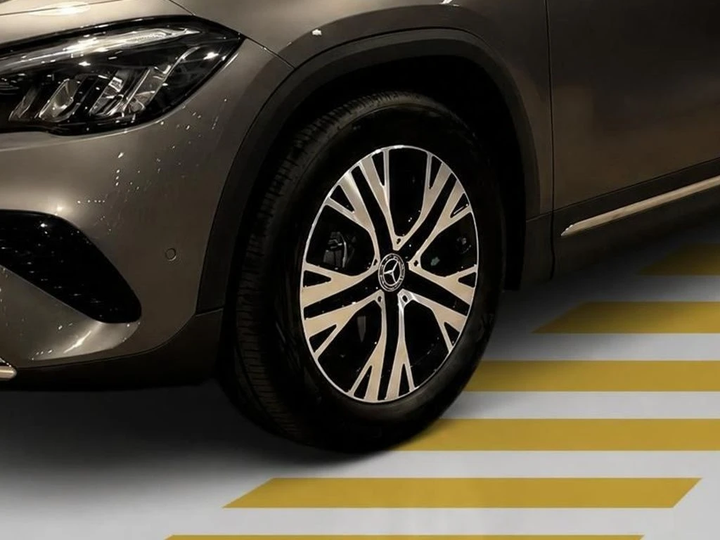 Mercedes-Benz-GLA 200 d-image-5