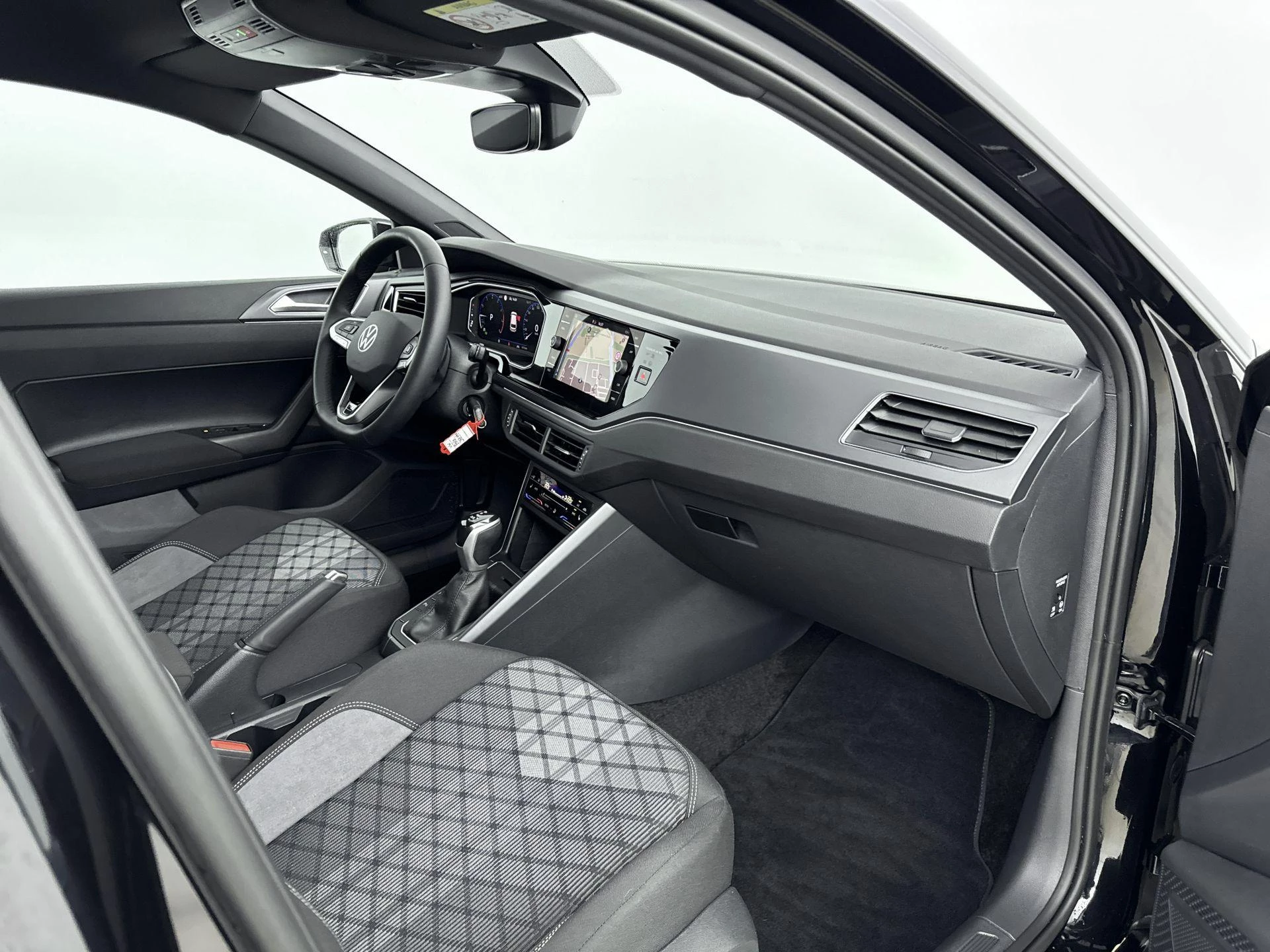 Volkswagen-Polo-image-16