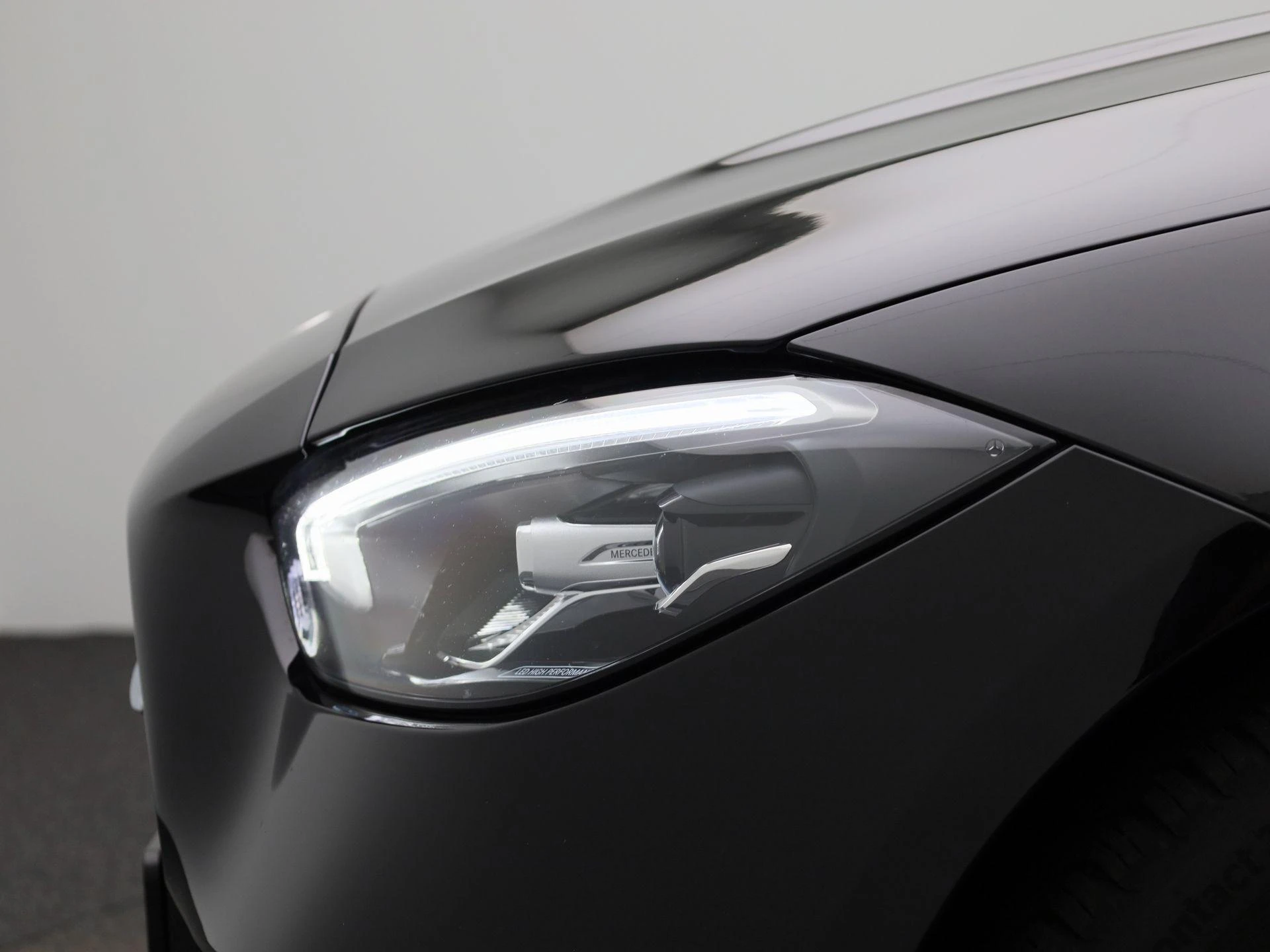 Mercedes-Benz-C-Klasse-image-14