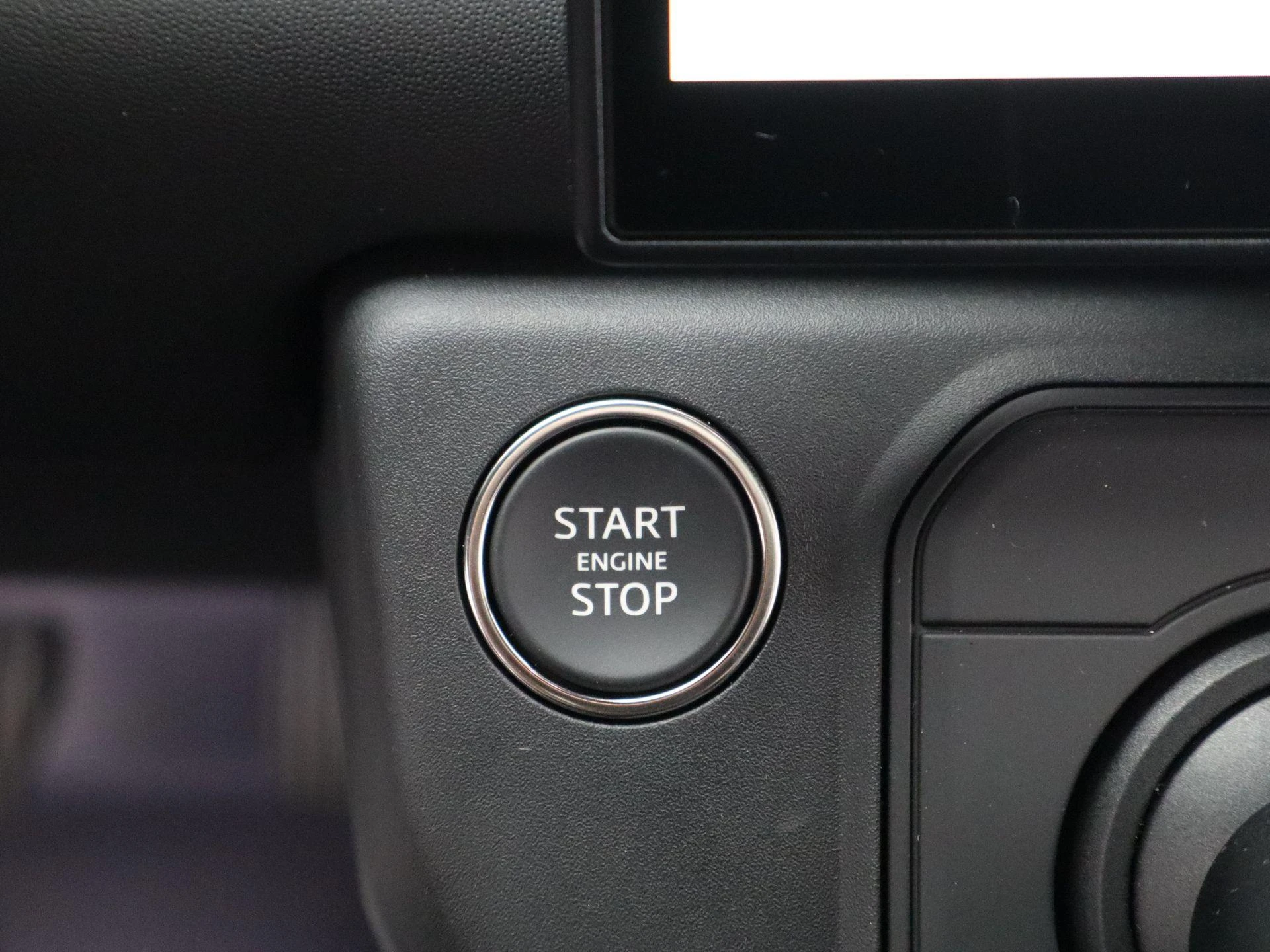 Land Rover-Defender-image-23