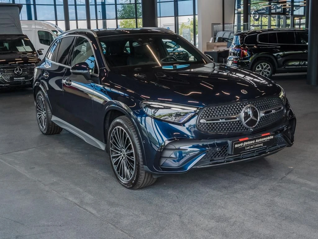 Mercedes-Benz-GLC 400 e-image-4