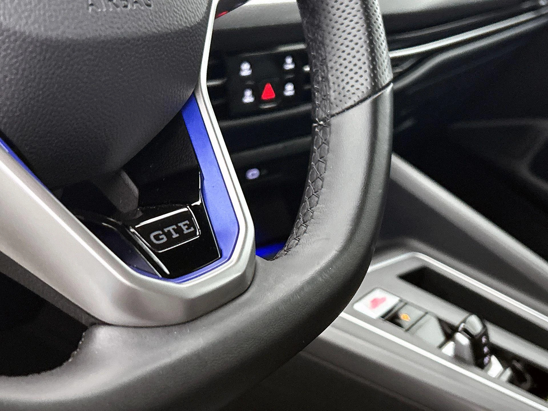 Volkswagen-Golf-image-9
