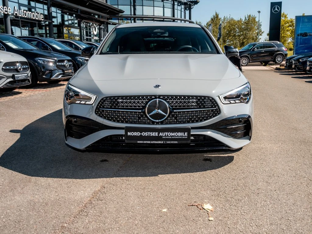 Mercedes-Benz-CLA 200-image-3
