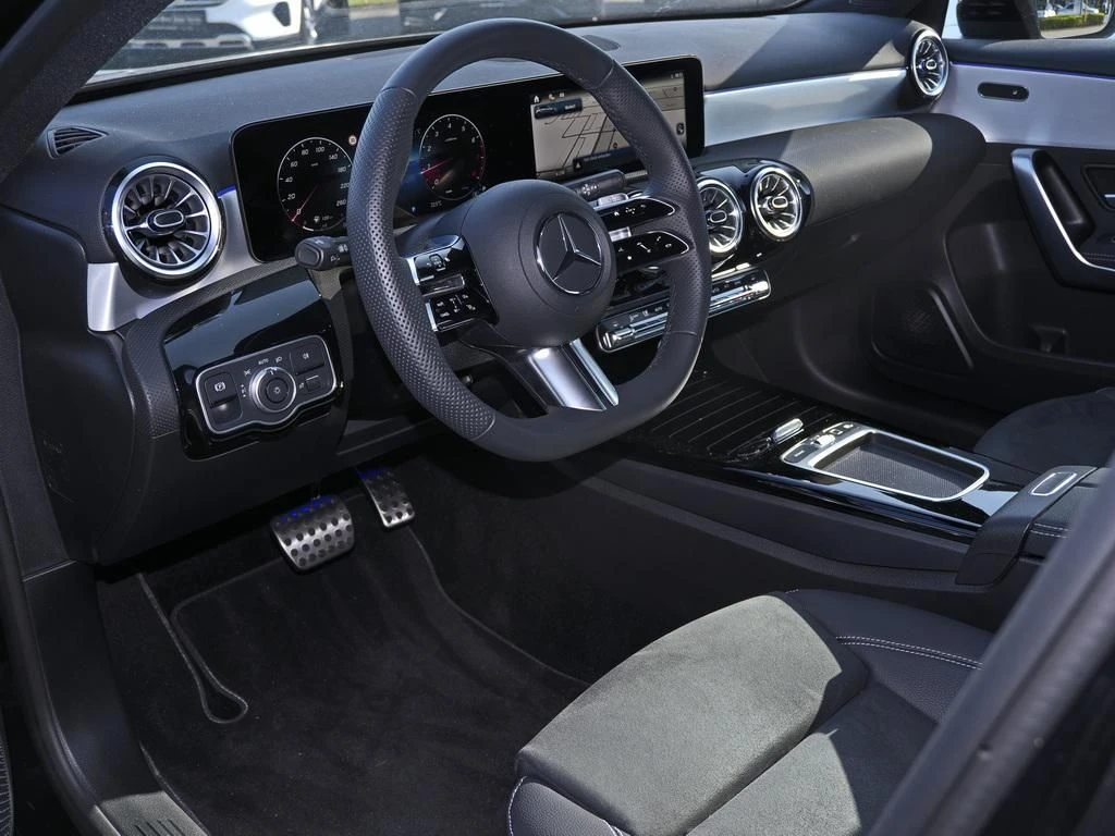 Mercedes-Benz-A-Klasse 200-image-8