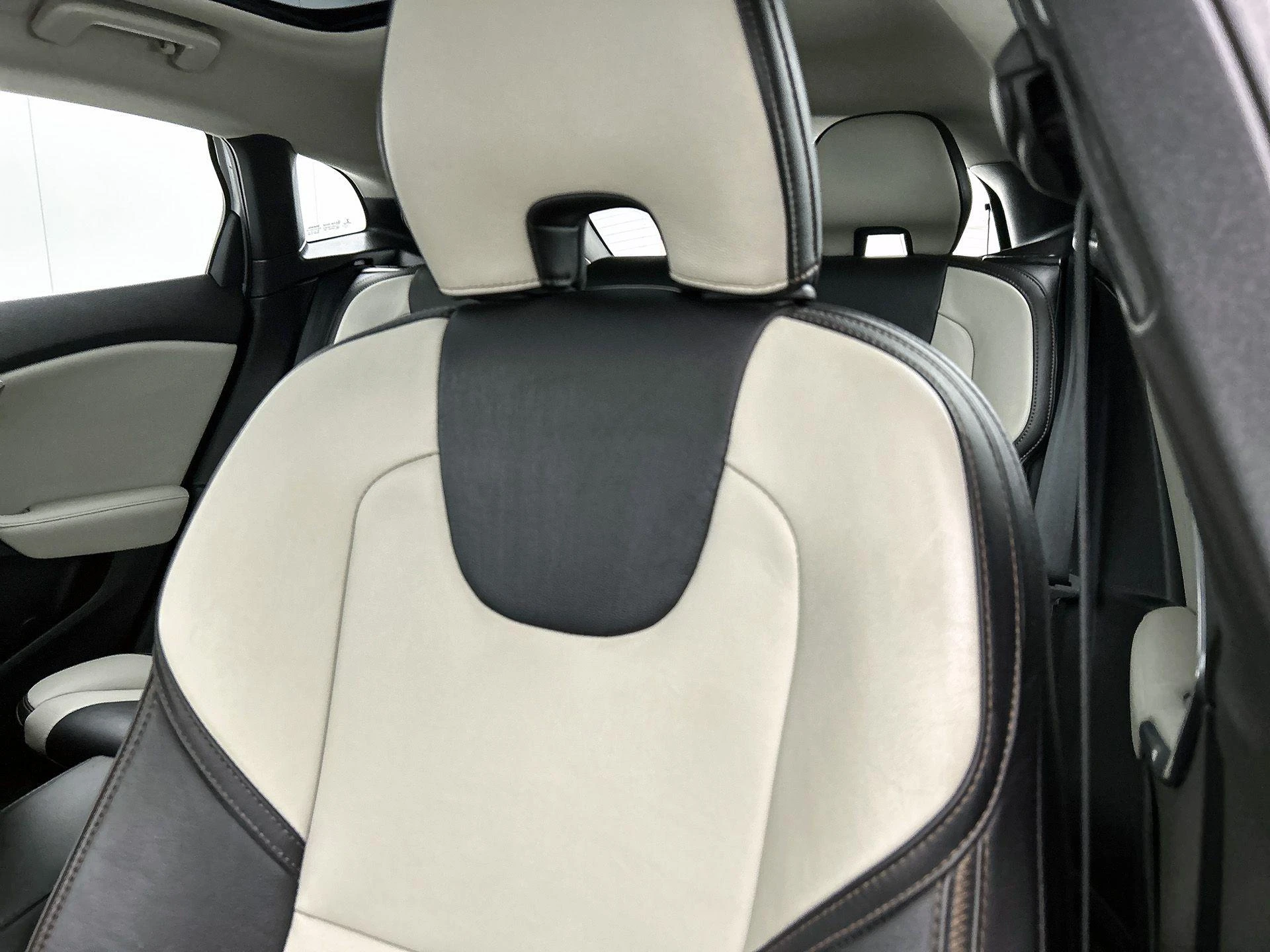 Volvo-V40-image-12