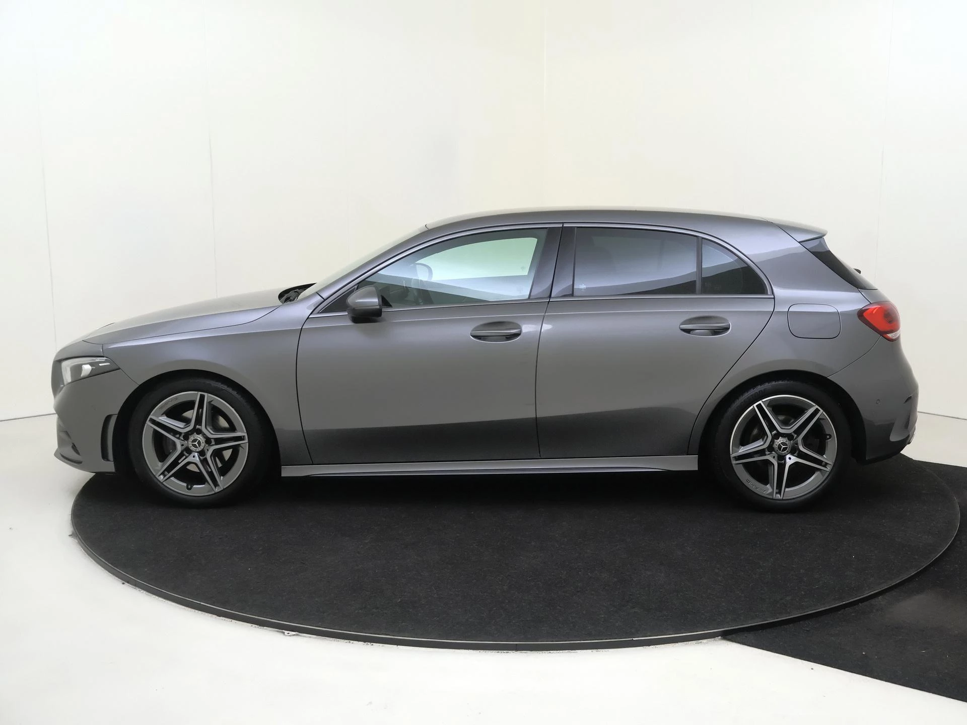 Mercedes-Benz-A-Klasse-image-7