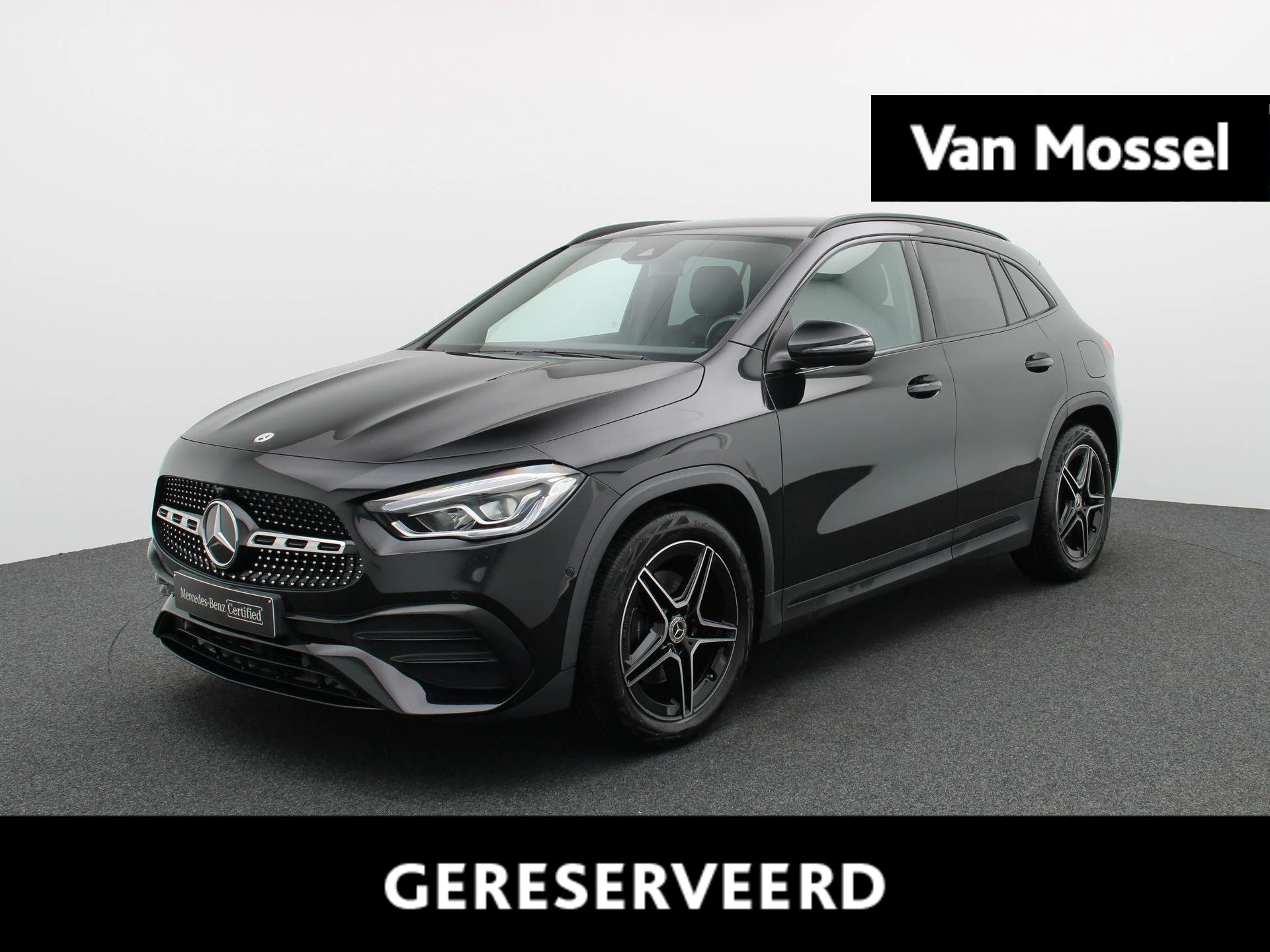 Mercedes-Benz-GLA-image-0