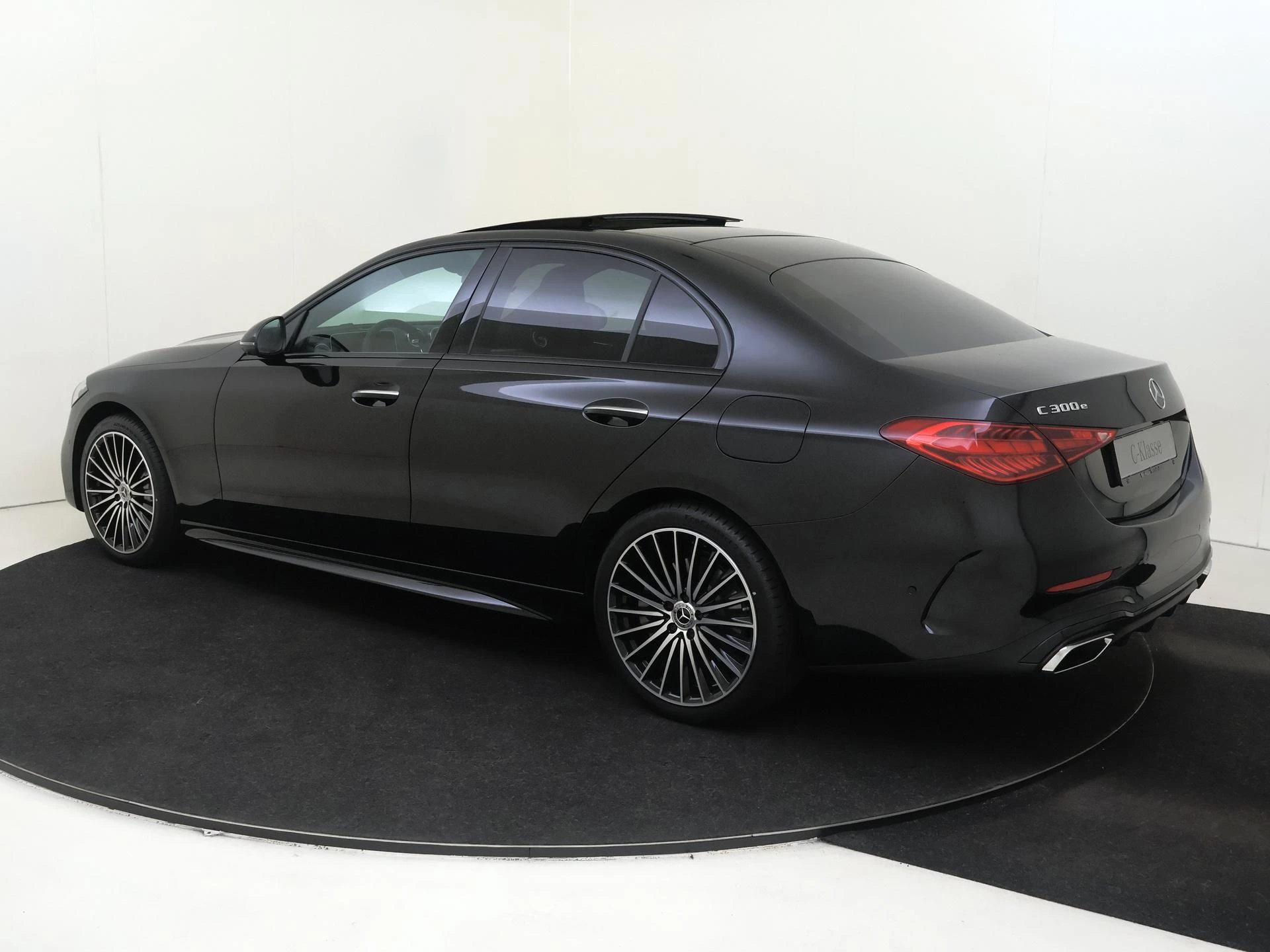 Mercedes-Benz-C-Klasse-image-2