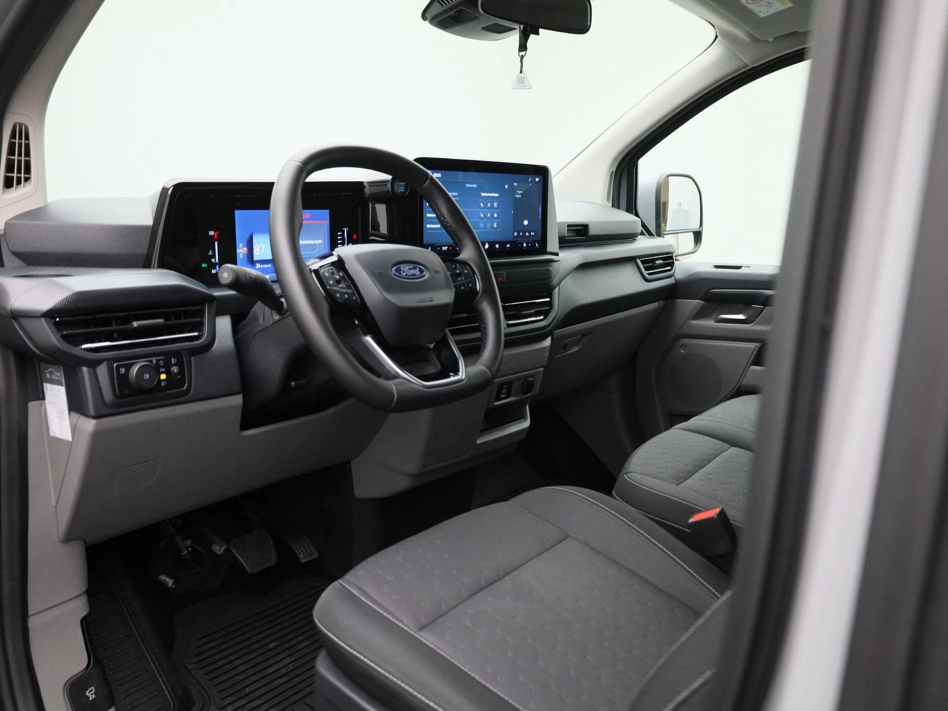 Ford-Transit Custom-image-26