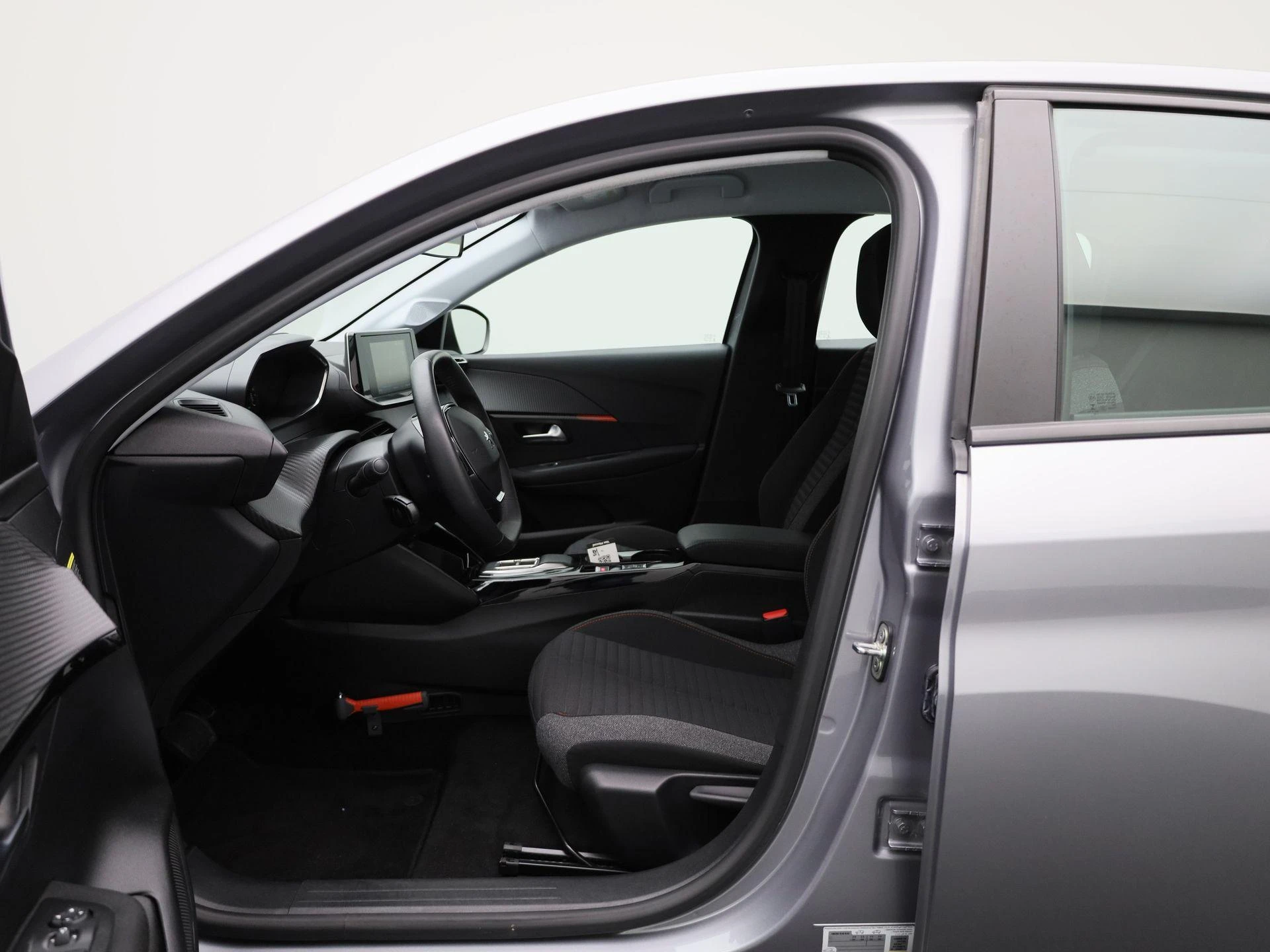 Peugeot-e-208-image-8