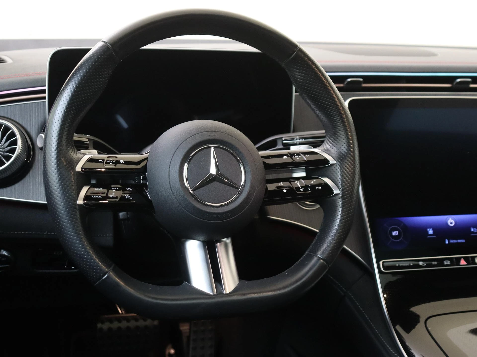 Mercedes-Benz-EQE-image-9