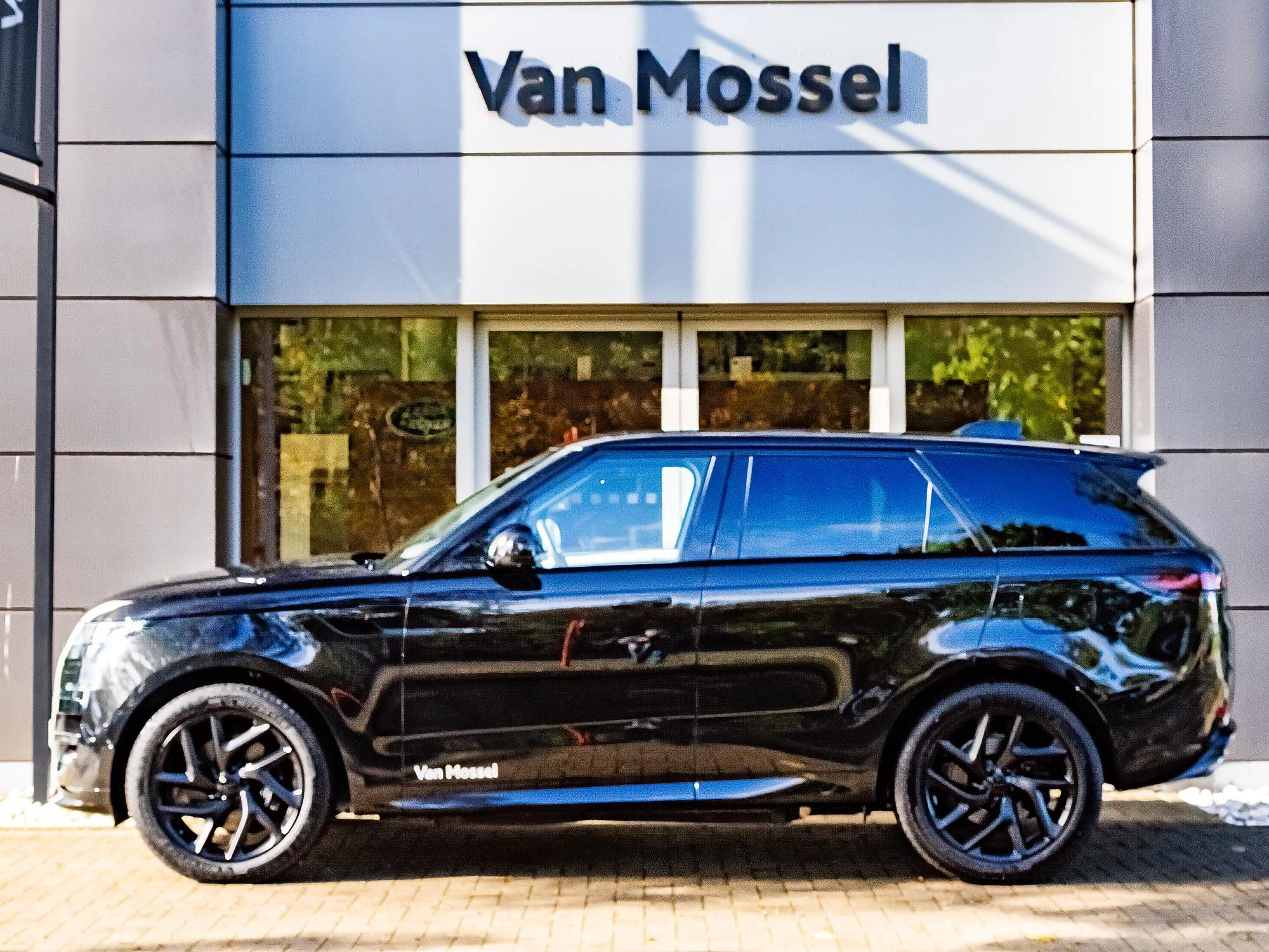 Land Rover-Range Rover Sport-image-2