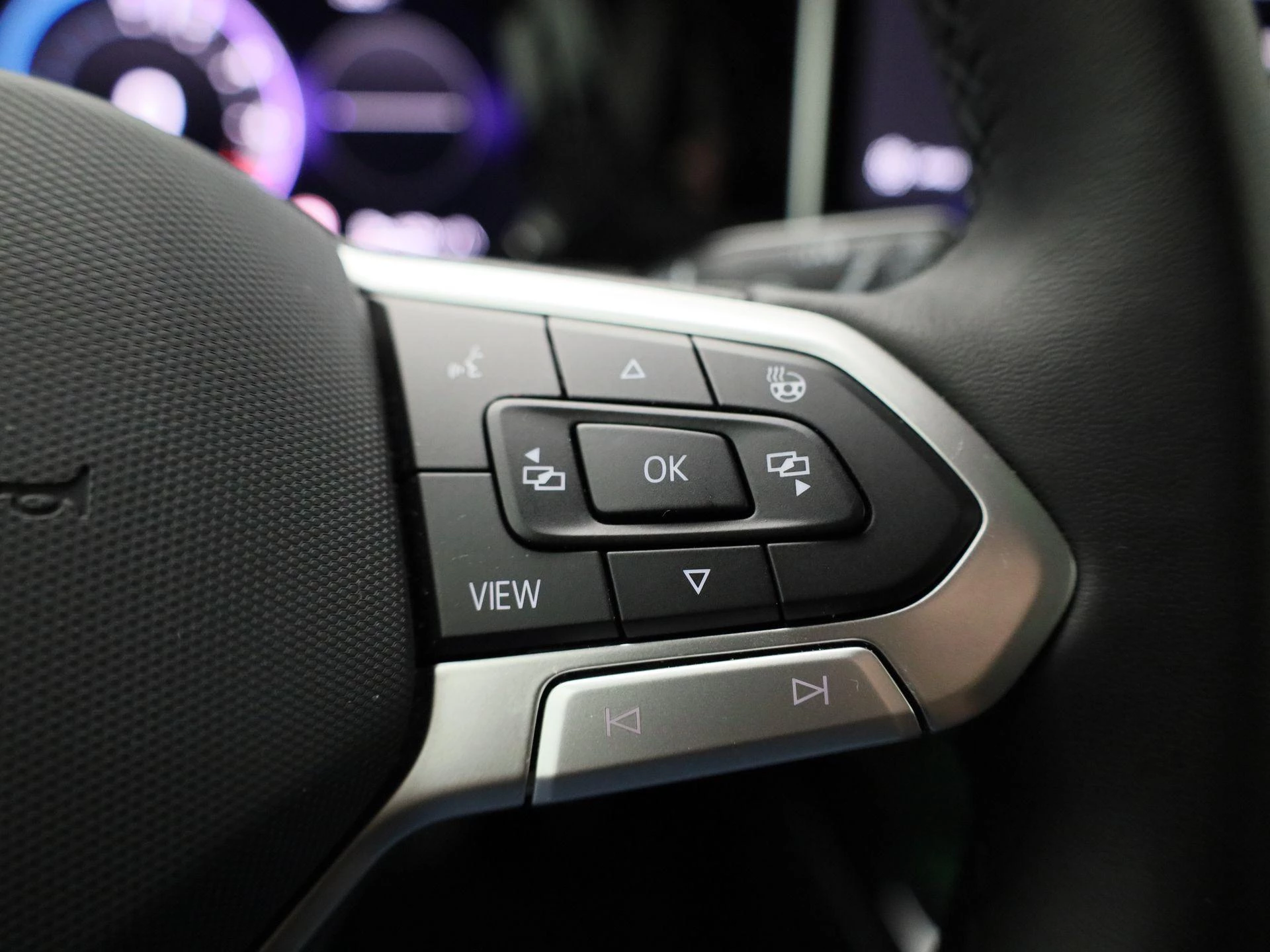 Volkswagen-Golf-image-19